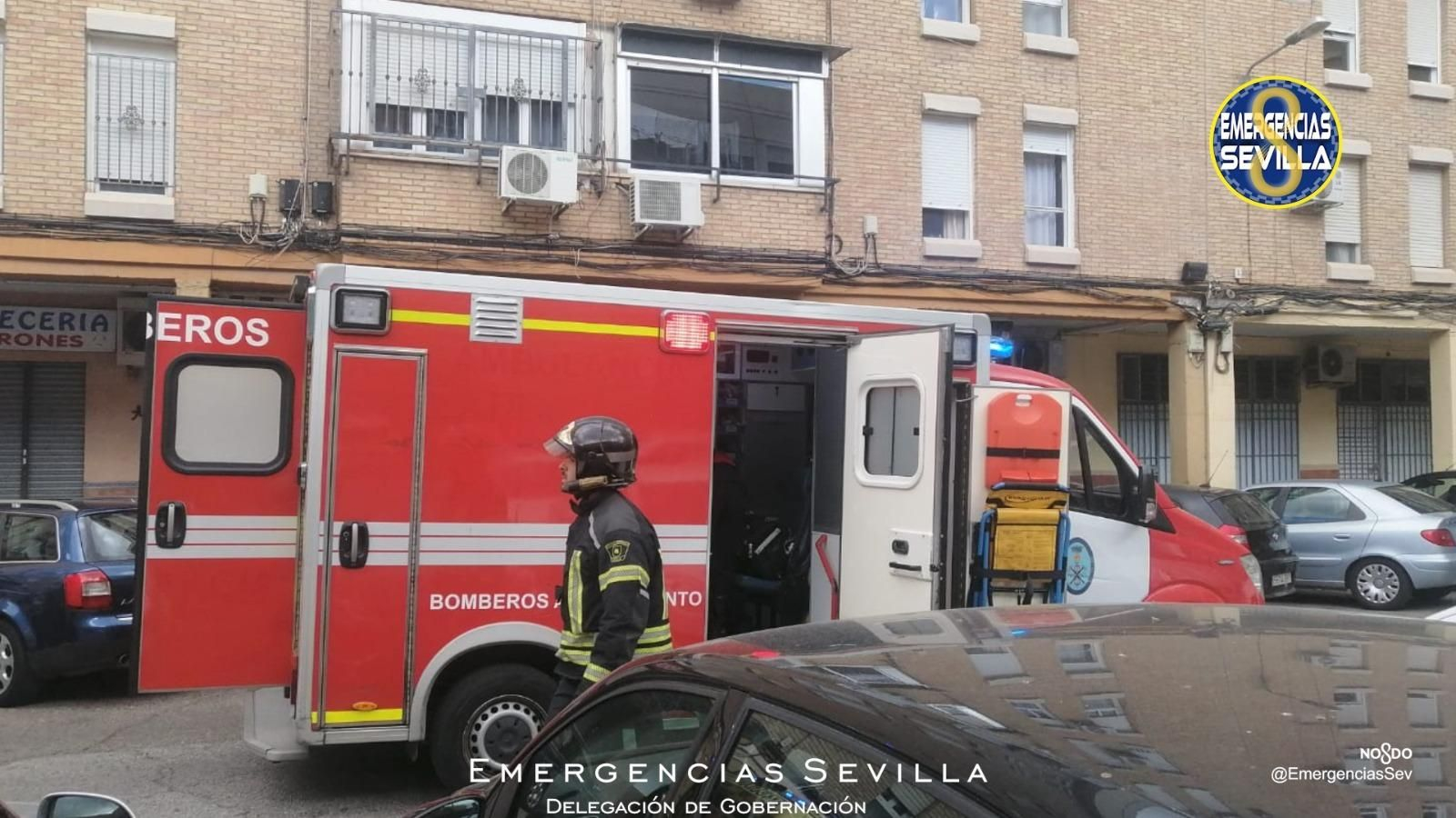 Los Bomberos, en el lugar del incendio en el que resultó herida la niña.