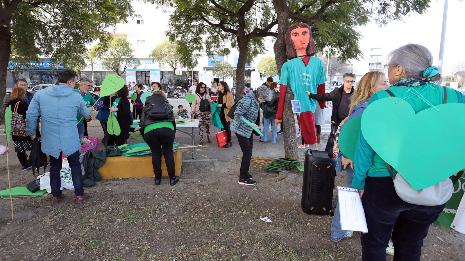 Concentración de Marea Verde Jerez para nombrar a la rotonda de la Escuela Pública en La Granja Concentración de Marea Verde Jerez para nombrar a la rotonda de la Escuela Pública en La Granja