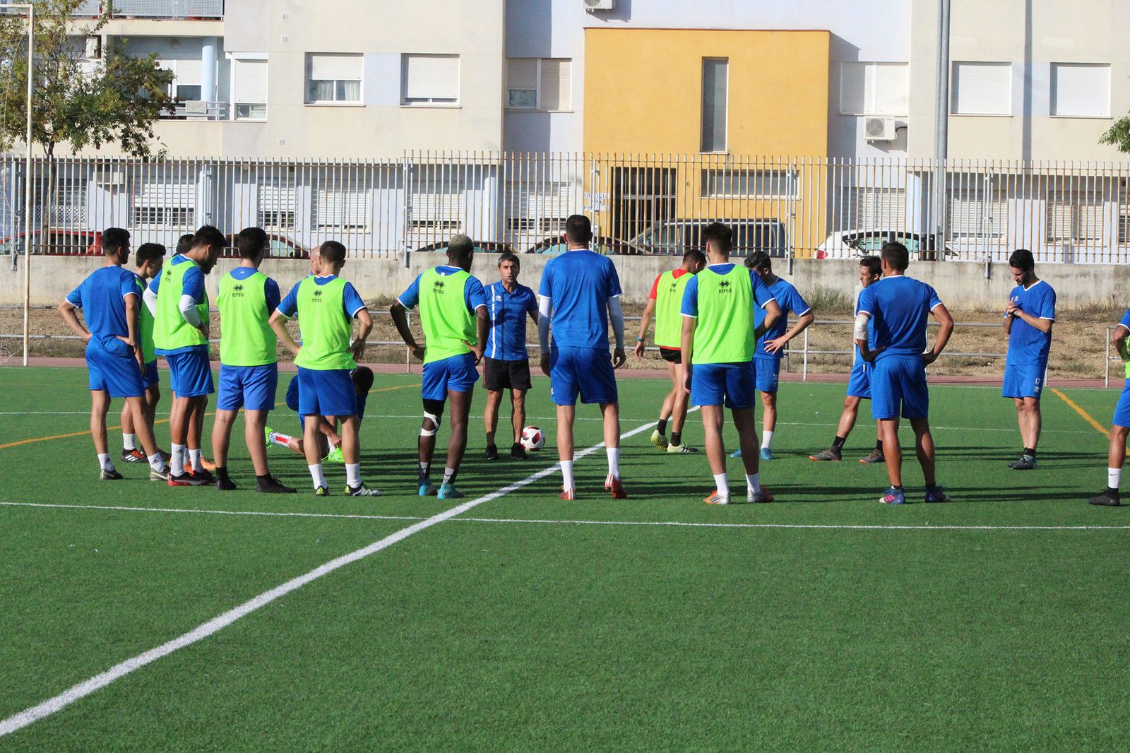 Los jugadores del Xerez DFC, en un entrenamiento en La Granja.