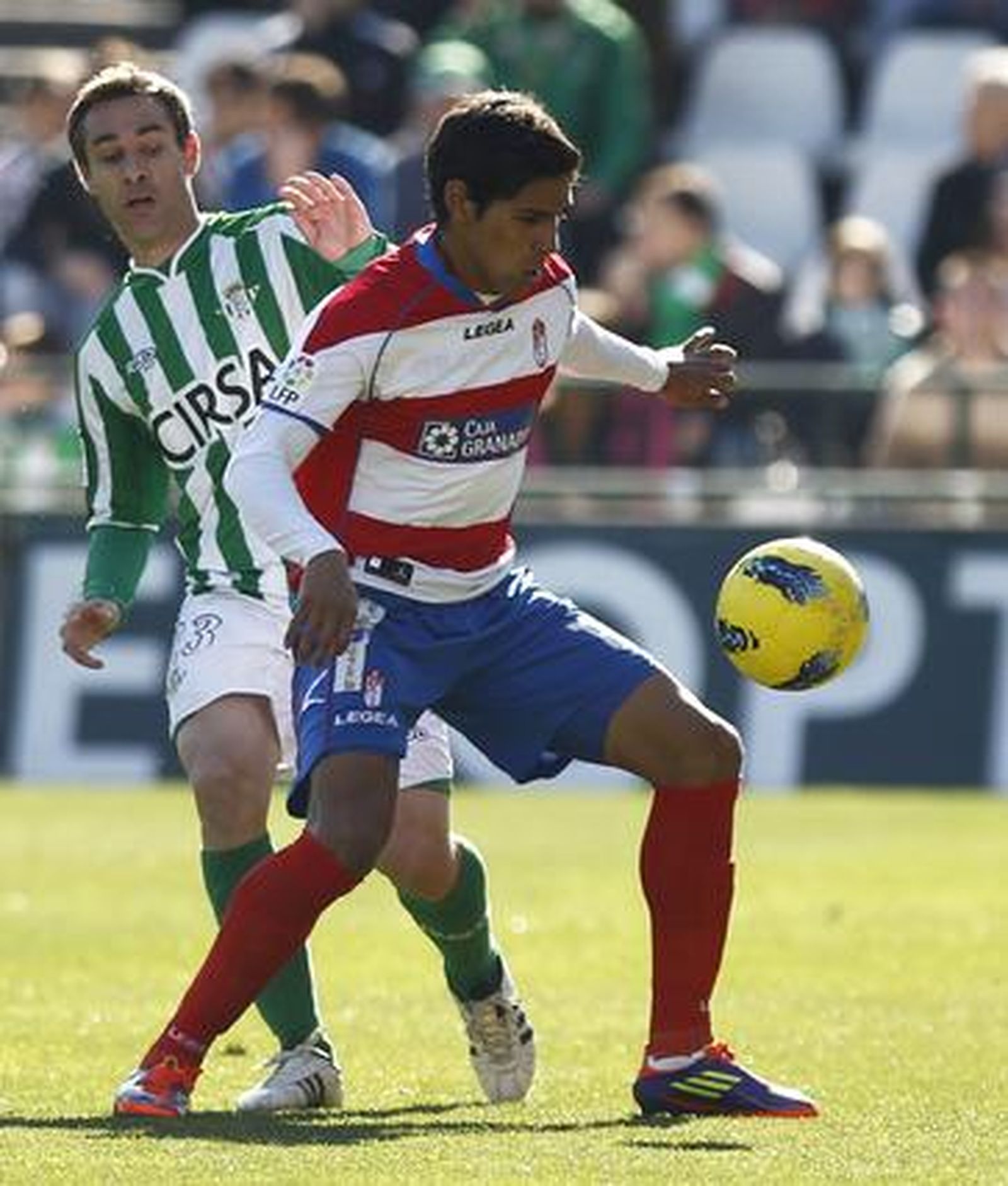 El Granada aprovecha el empuje del nuevo entrenador para vencer al Betis, que realizó una mala primera parte.

Foto: Antonio Pizarro