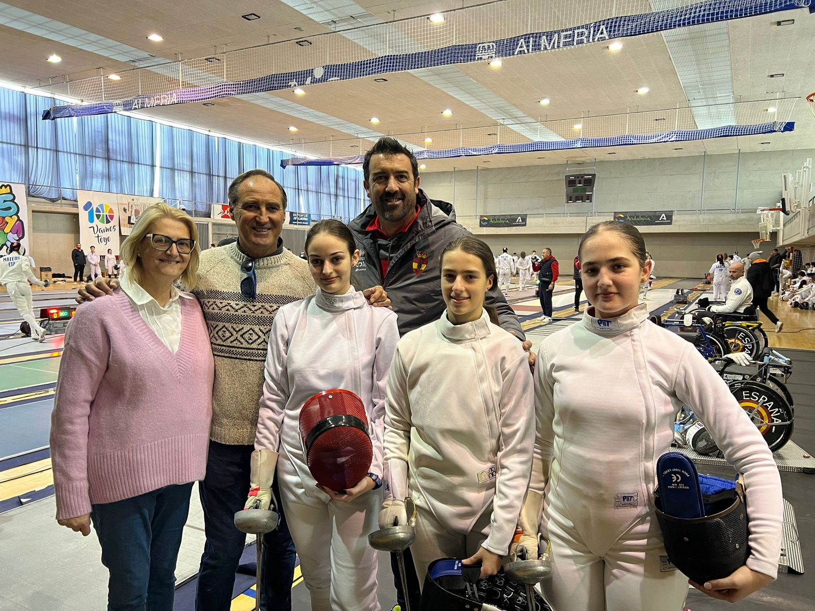 Las tres tiradoras almerienses junto a Astrid Ferrero, Antonio Casimiro y Pirri