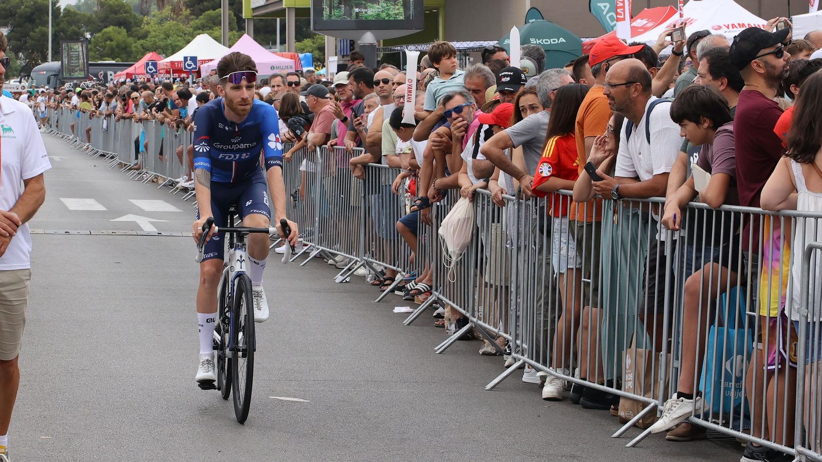 Así fue la salida de la Vuelta España desde Carrefour Sur en Jerez