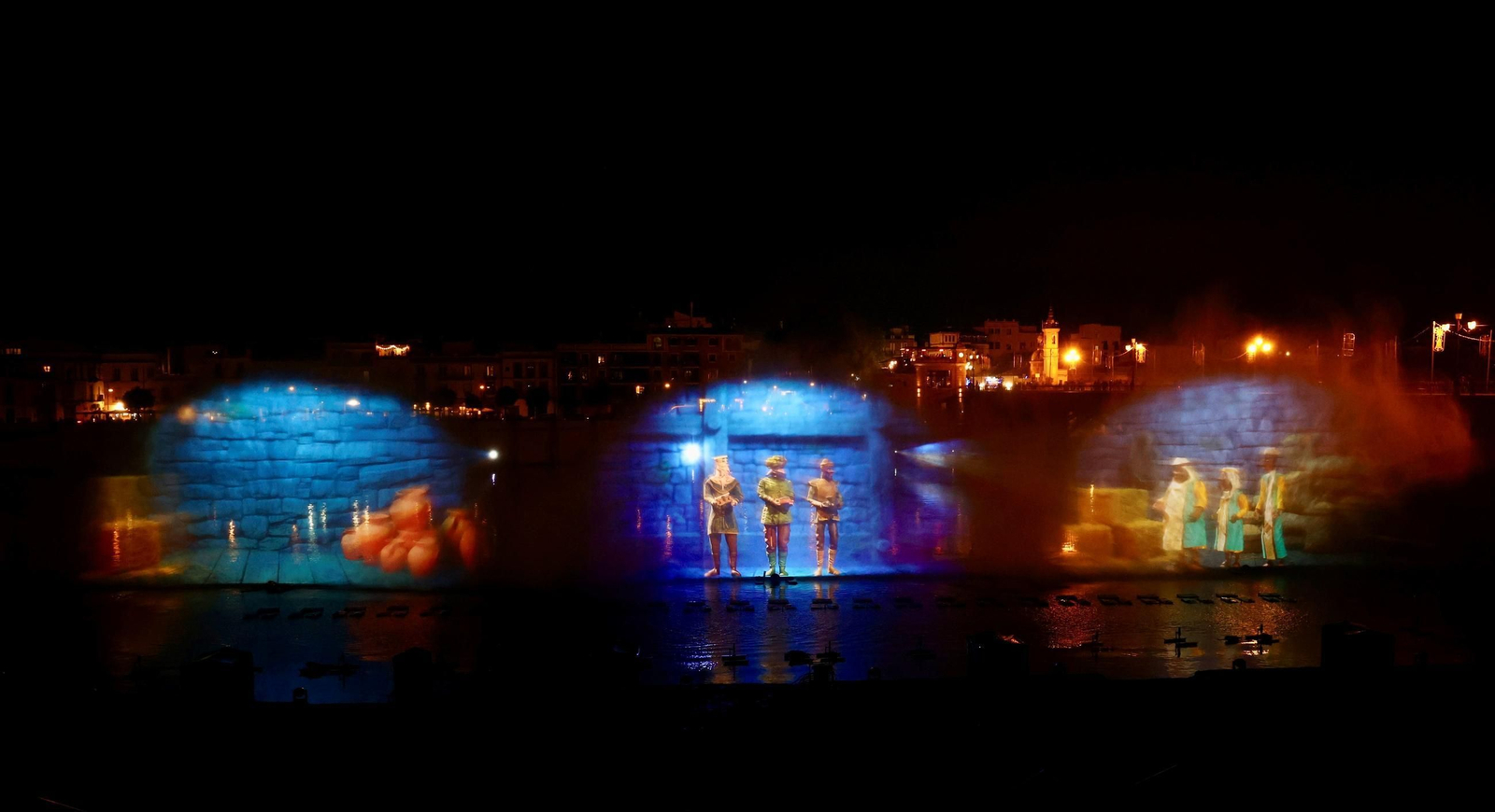 Así es la nueva edición de 'Navigalia': las fotos del espectáculo en el río