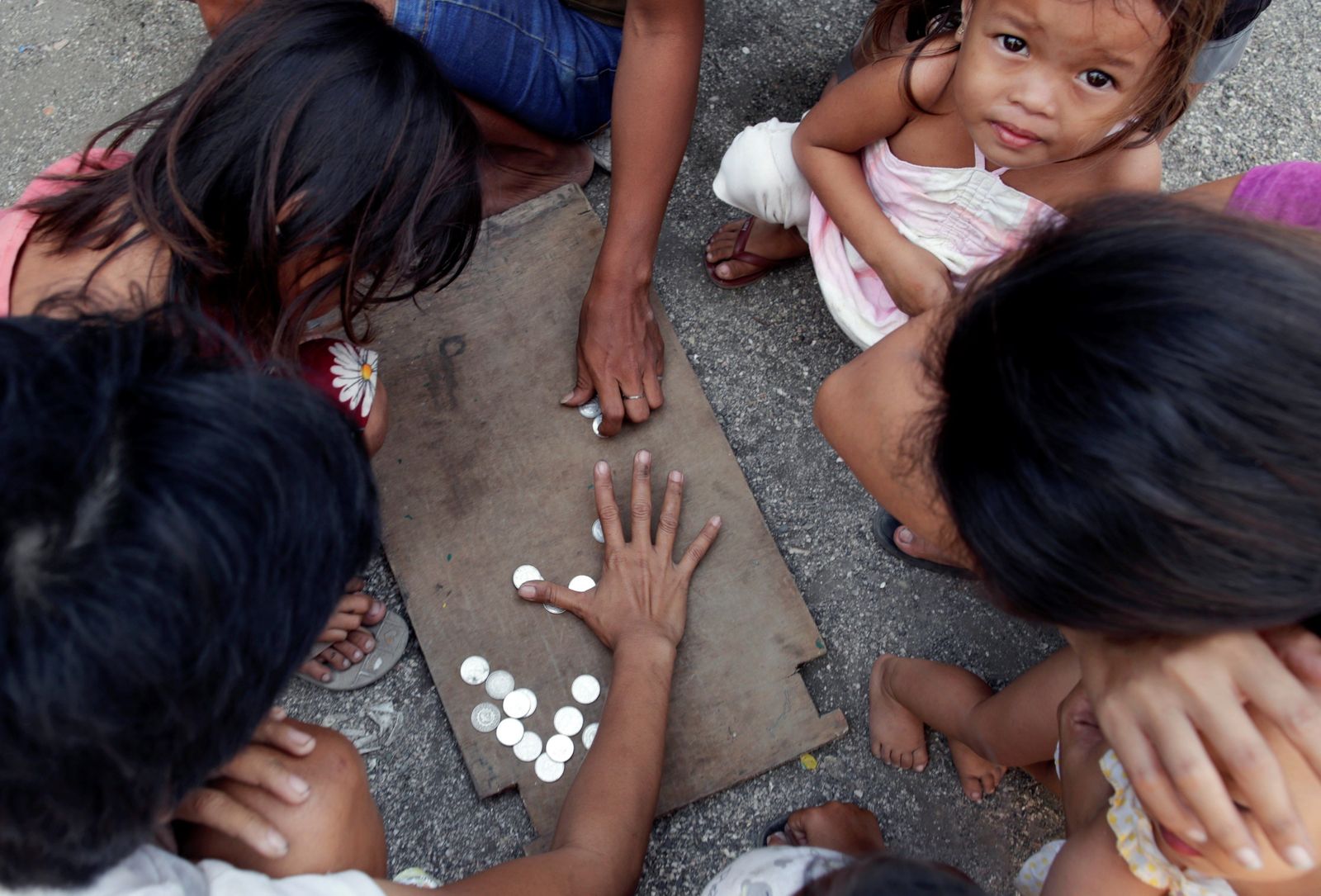Casas en un mar de plástico filipino