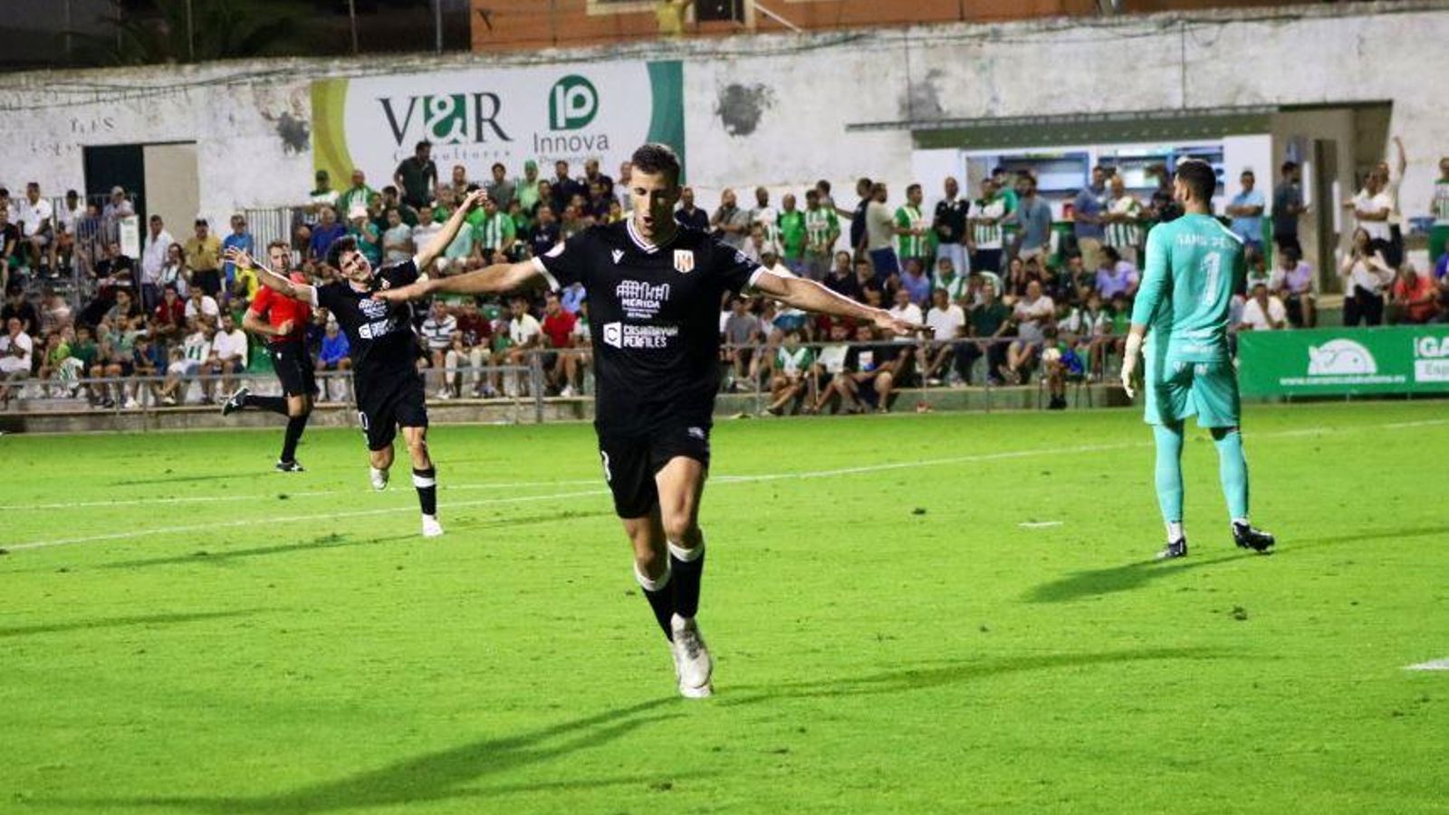 Javi Eslava celebra uno de sus goles con el Mérida.