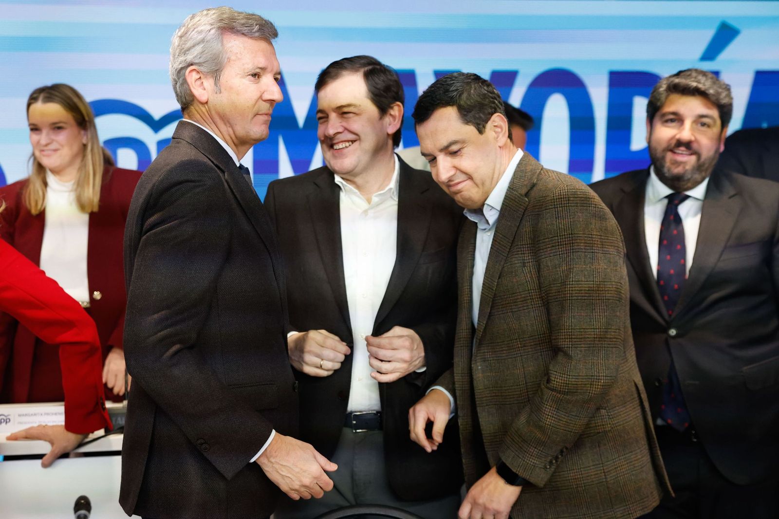 El presidente de la Junta de Andalucía, Juanma Moreno, este lunes, con los presidentes gallego y castellanoleonés, Alfonso Rueda y Alfonso Fernández Mañueco.