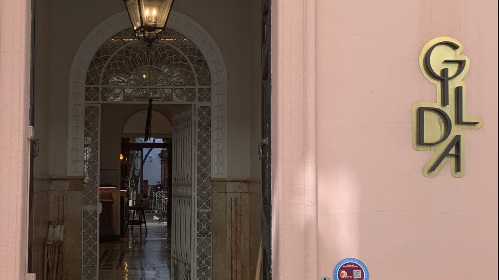 Entrada a la casa-palacio.