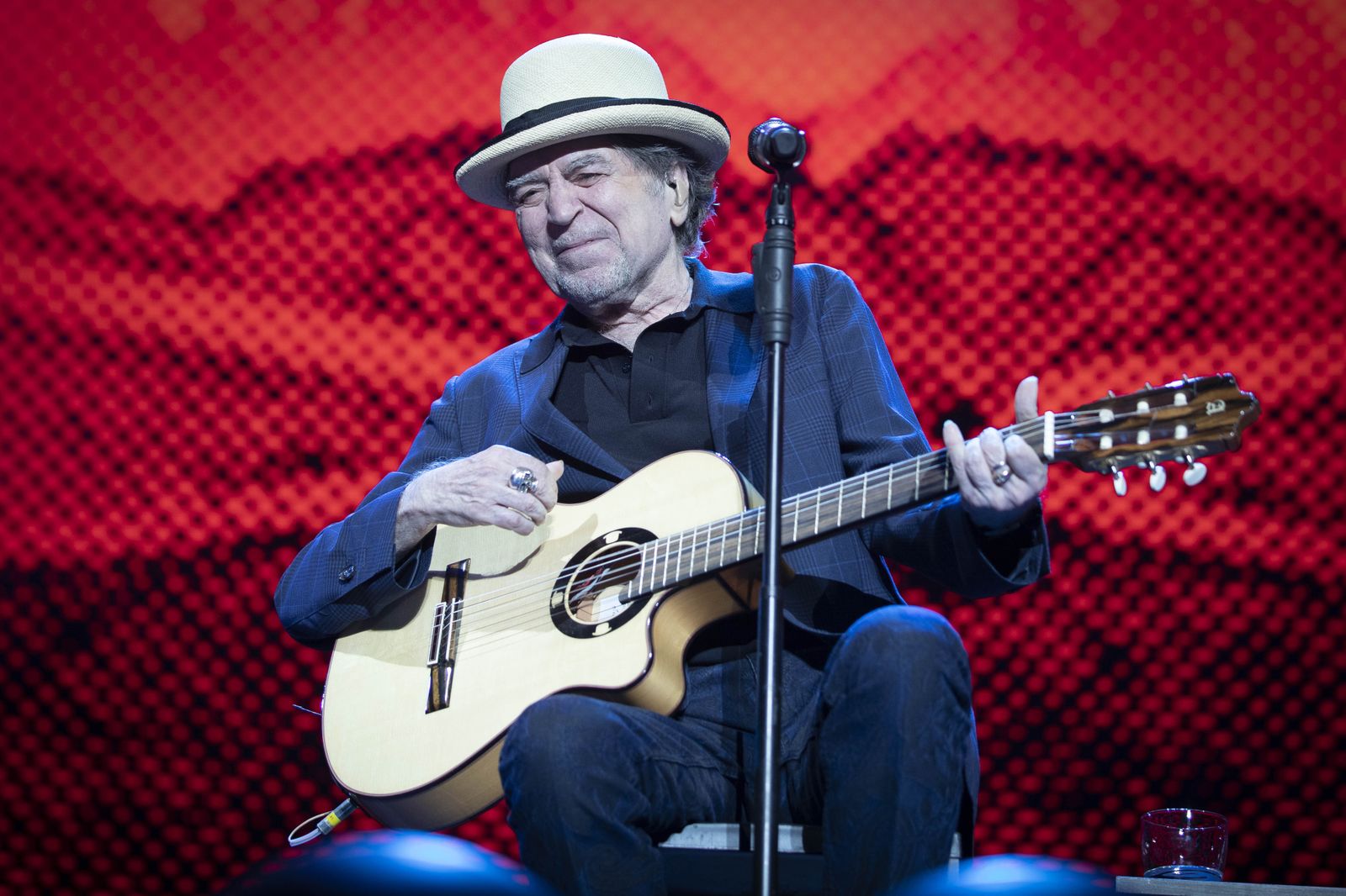Granada se rinde a los pies de Joaquín Sabina 'con todo pronóstico'