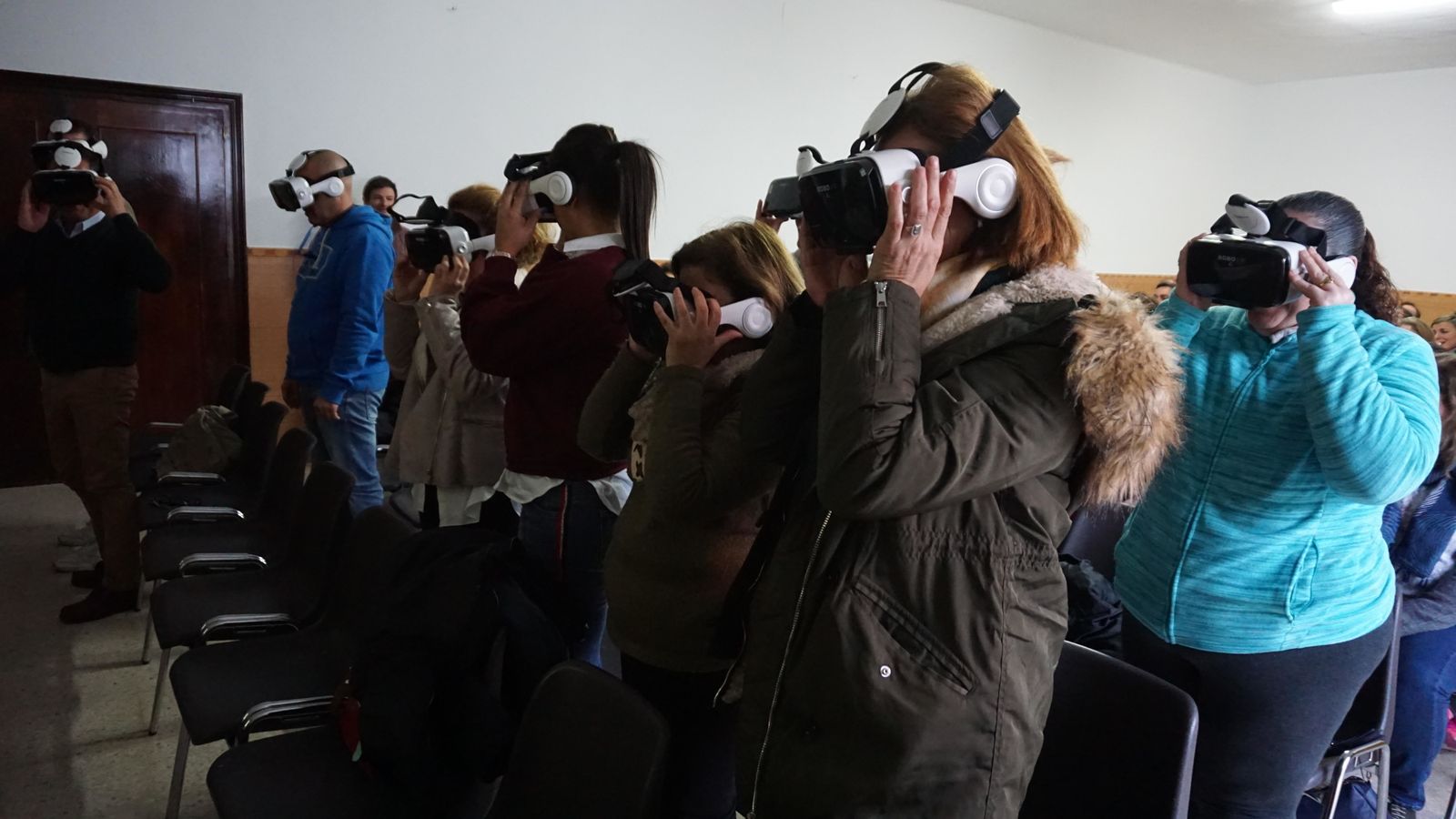 Los alumnos del colegio alcalaíno durante la presentación tecnológica.
