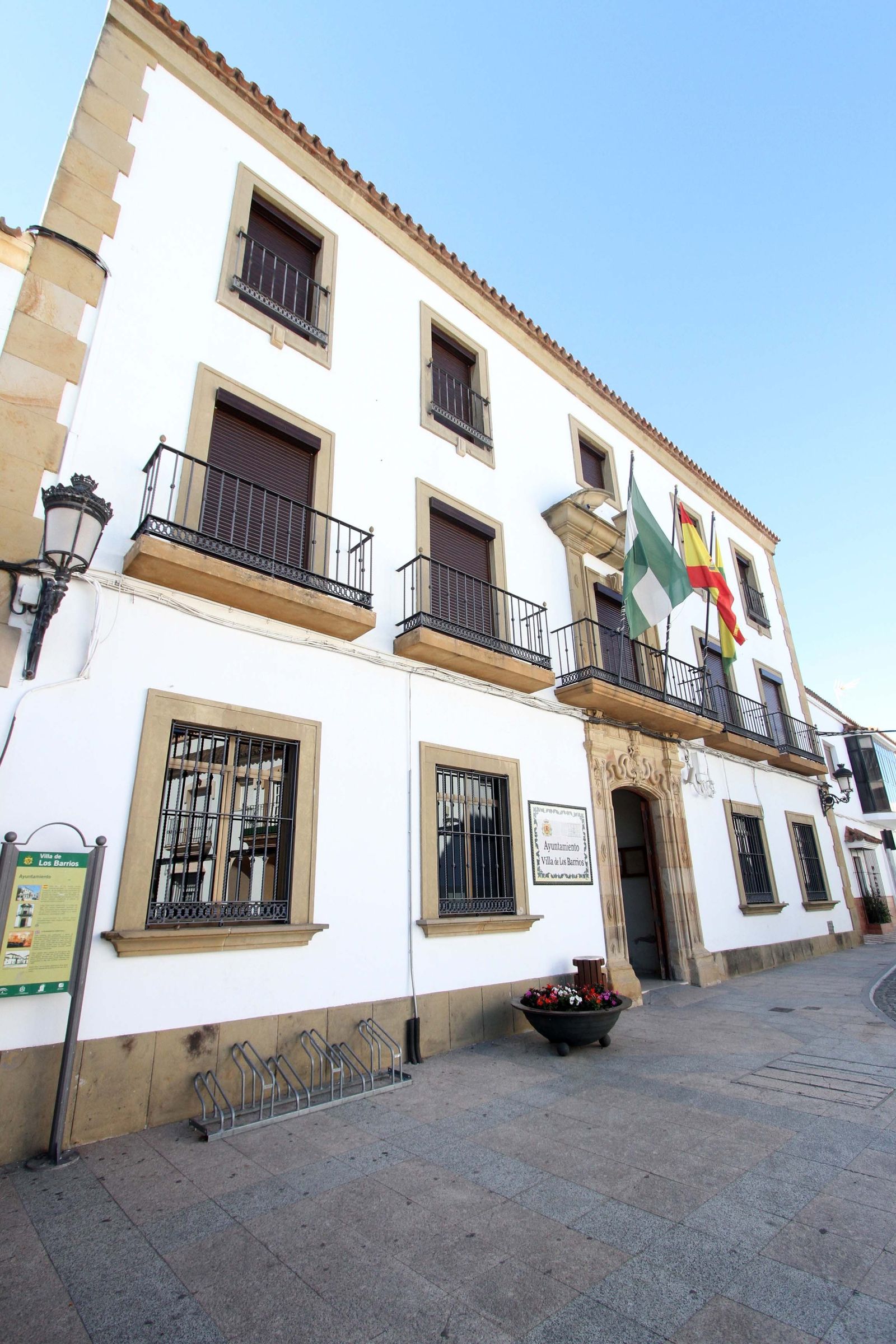 El Ayuntamiento de Los Barrios.