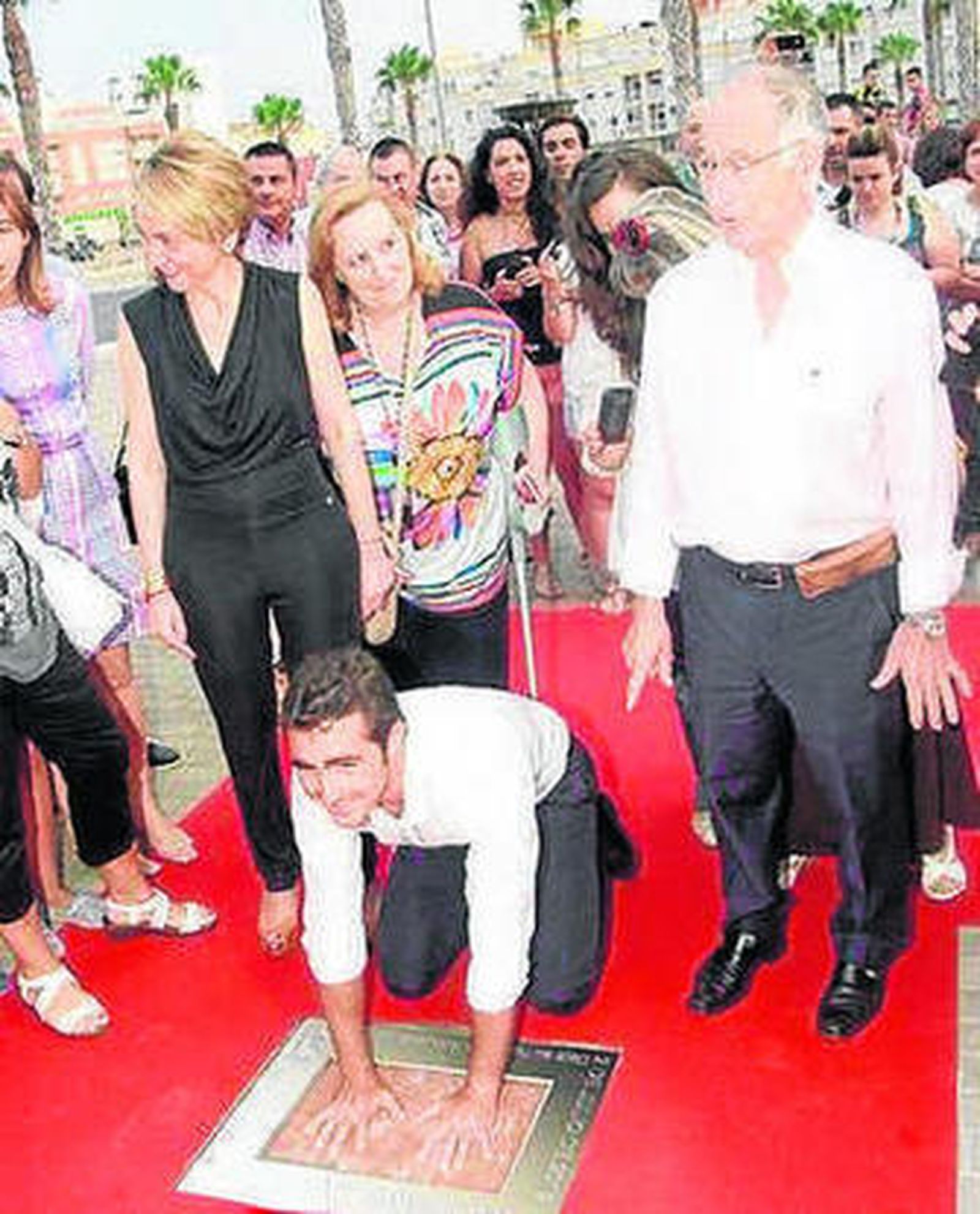 El diestro dejó sus manos impresas.