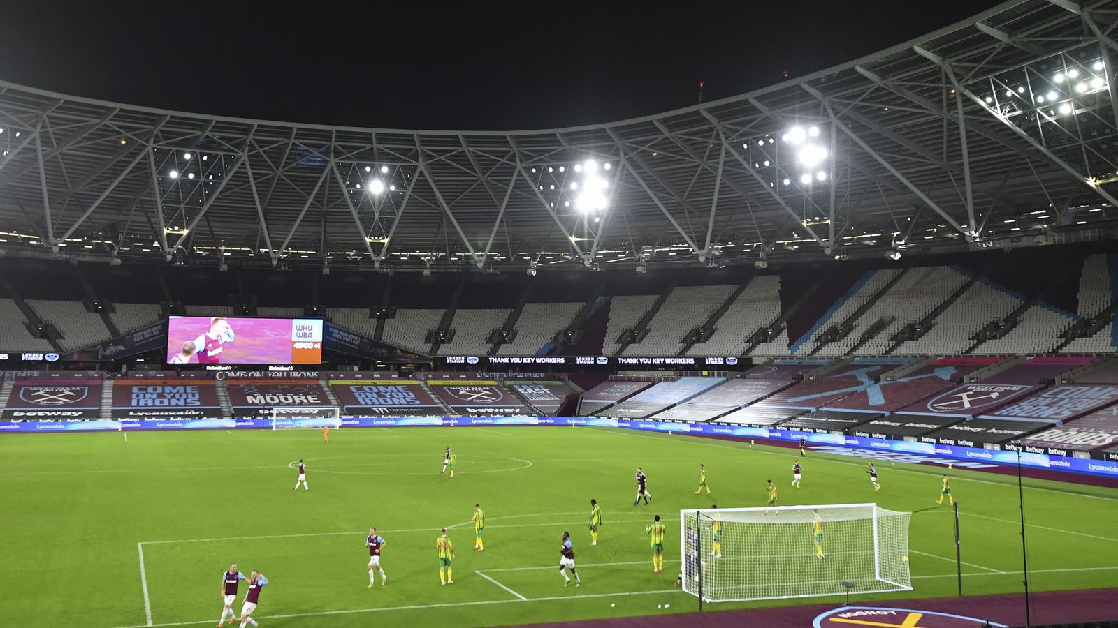 Aspecto del Estadio de Londres, aún vacío durante la pandemia en un partido del West Ham.