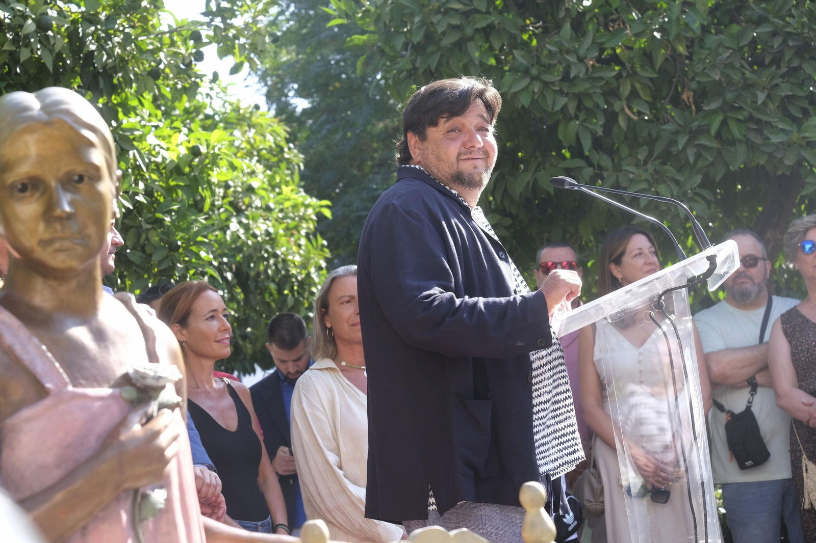 La inauguración de la nueva escultura en homenaje a los Patios de Córdoba, en imágenes