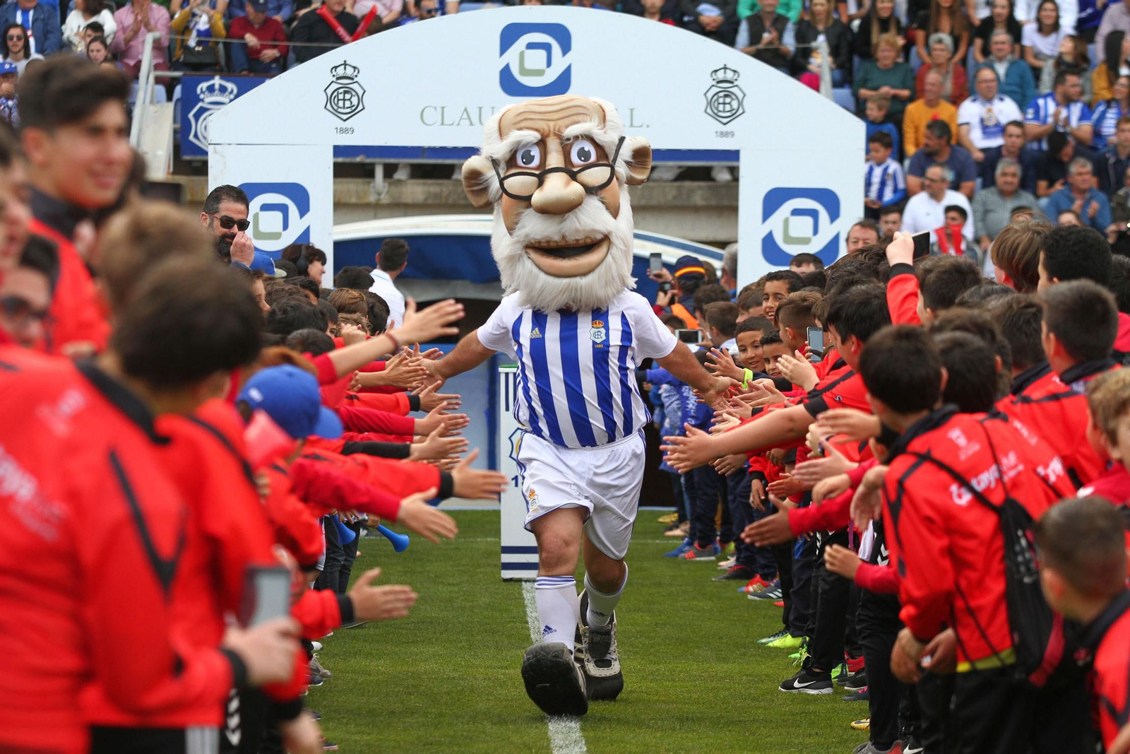 Ambientazo en las gradas del Recreativo de Huelva y el San Fernando