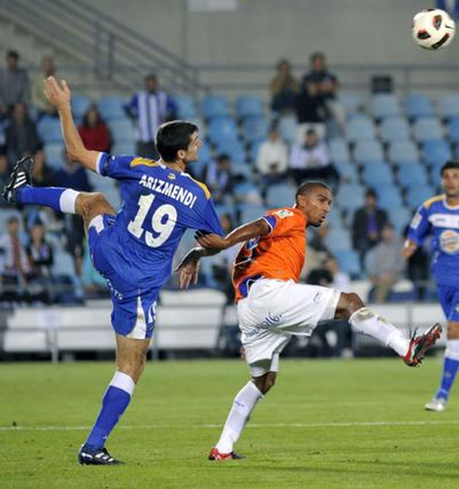 El Málaga gana su segundo partido de la temporada en Liga en casa del Getafe. / EFE