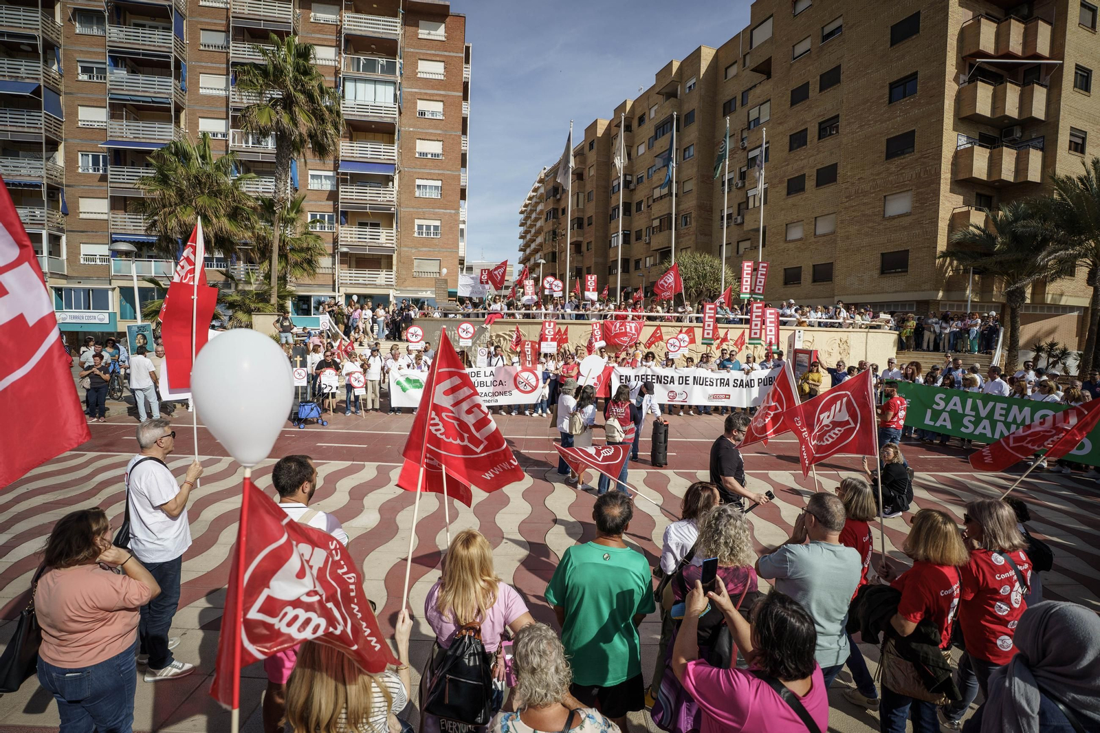 "La sanidad se defiende, gobierne quien gobierne", Almería se lanza a las calles por la sanidad pública