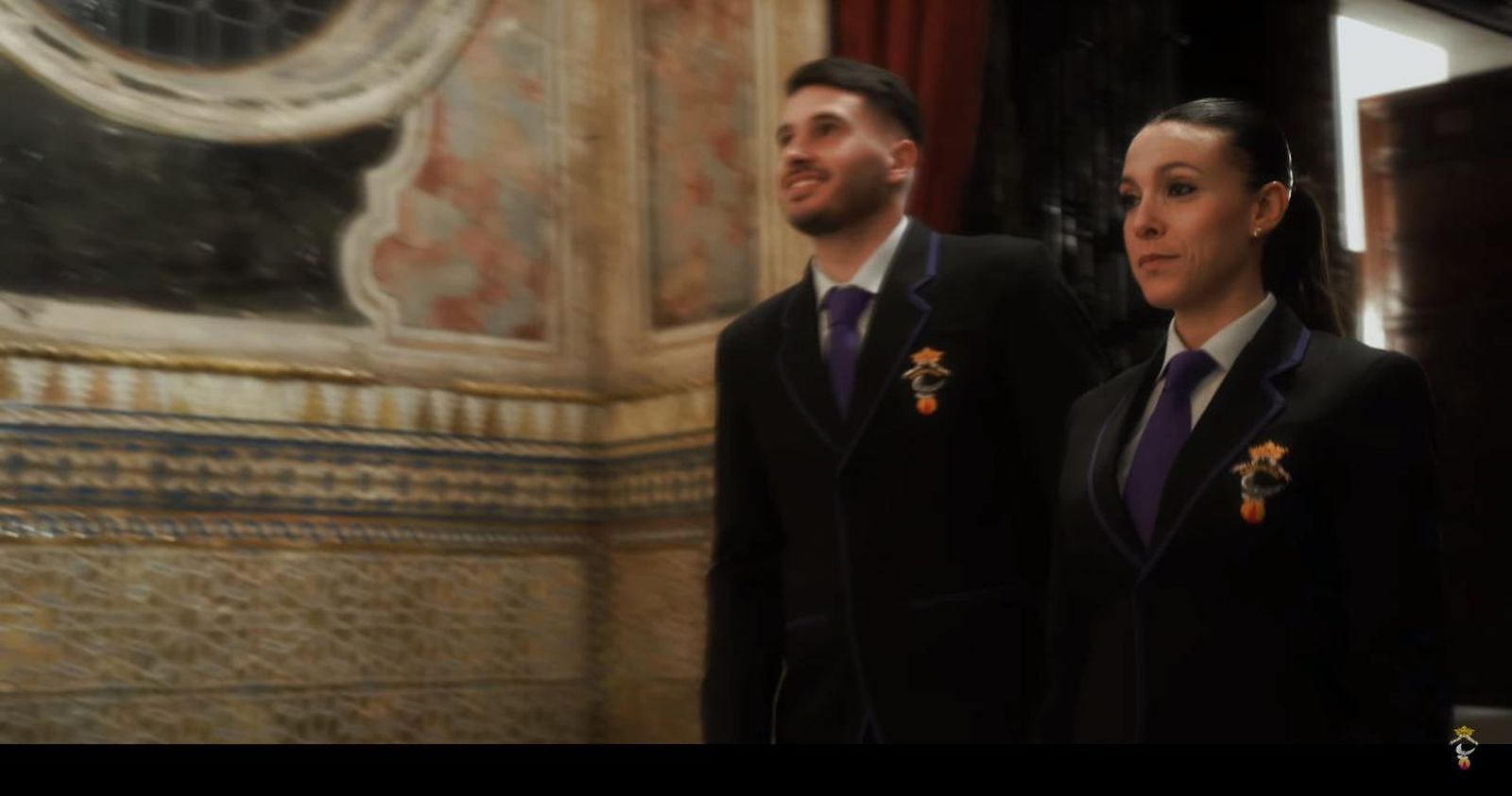 Dos músicos de la Redención vistiendo el nuevo uniforme