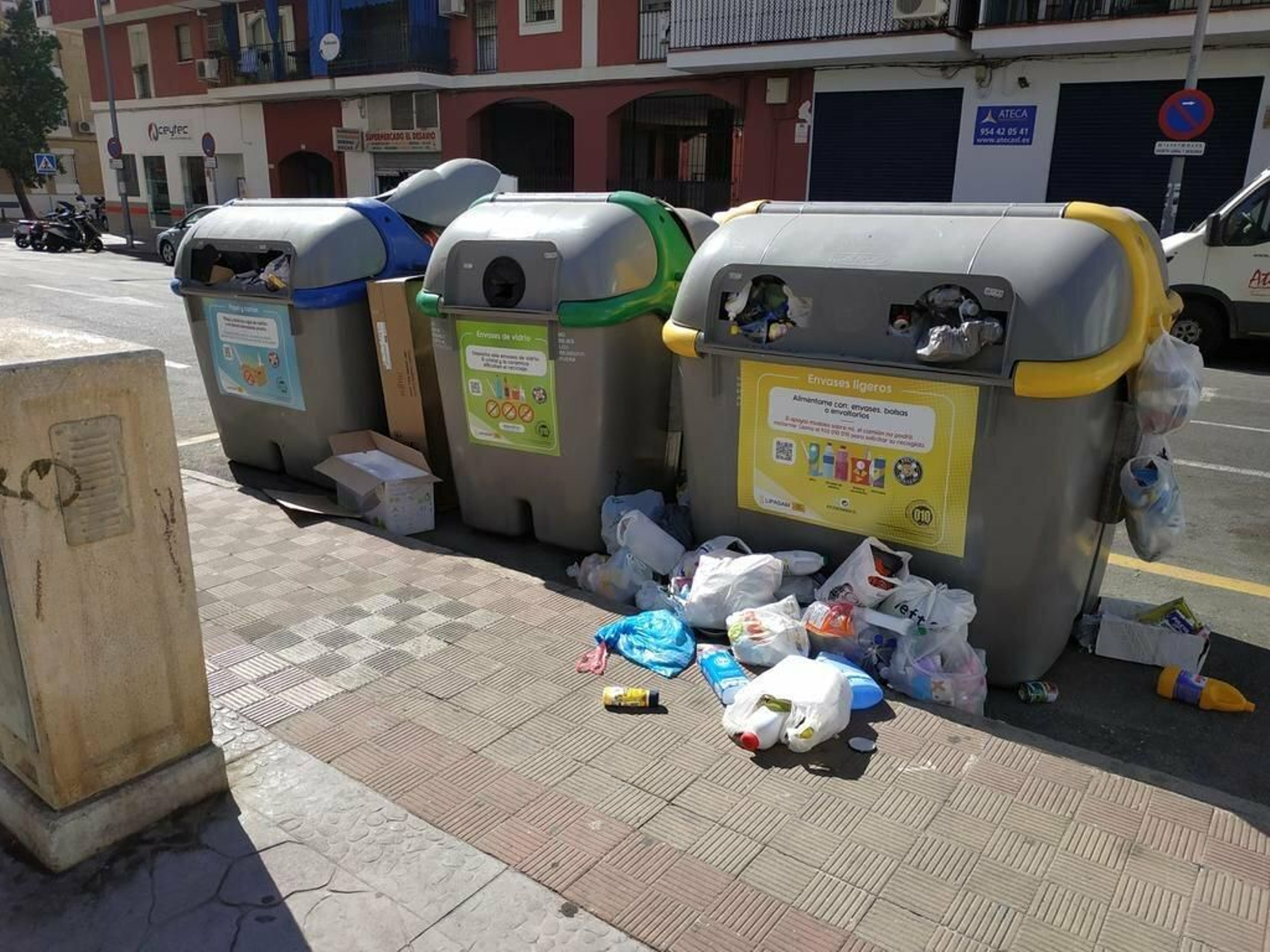 Galería de imágenes de la suciedad en distintos puntos de la ciudad.