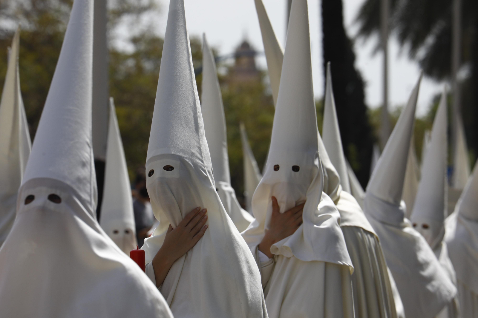 Lunes Santo en Córdoba: La procesión de la Merced, en imágenes