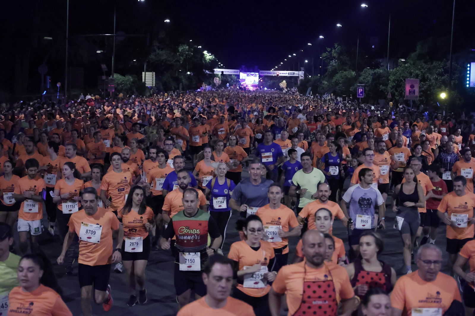 Búscate en la Carrera Nocturna de Sevilla (3)