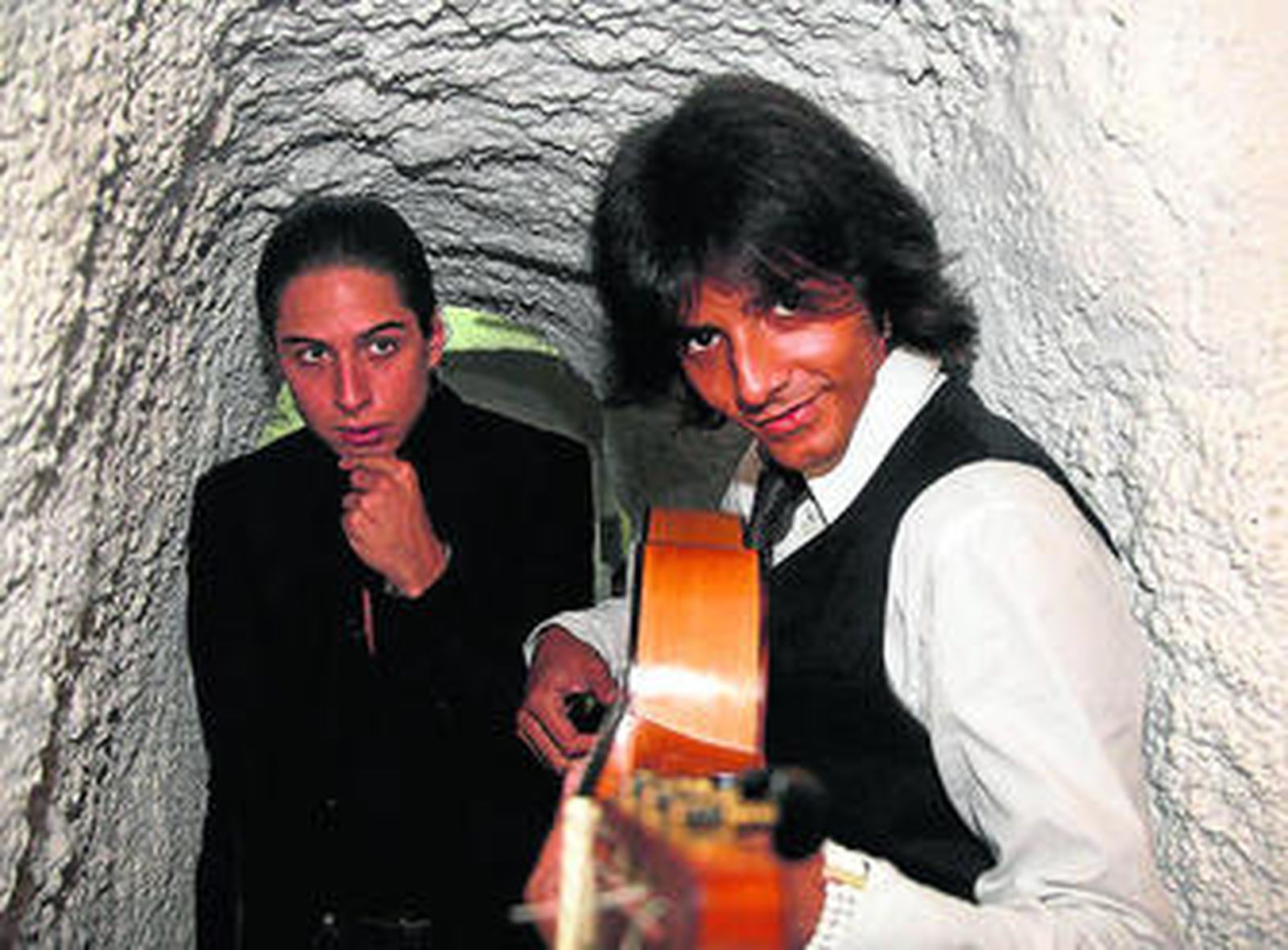 Enrique Morente hijo y Juan Habichuela nieto, las dos grandes dinastías del flamenco en Granada vuelven a juntarse.