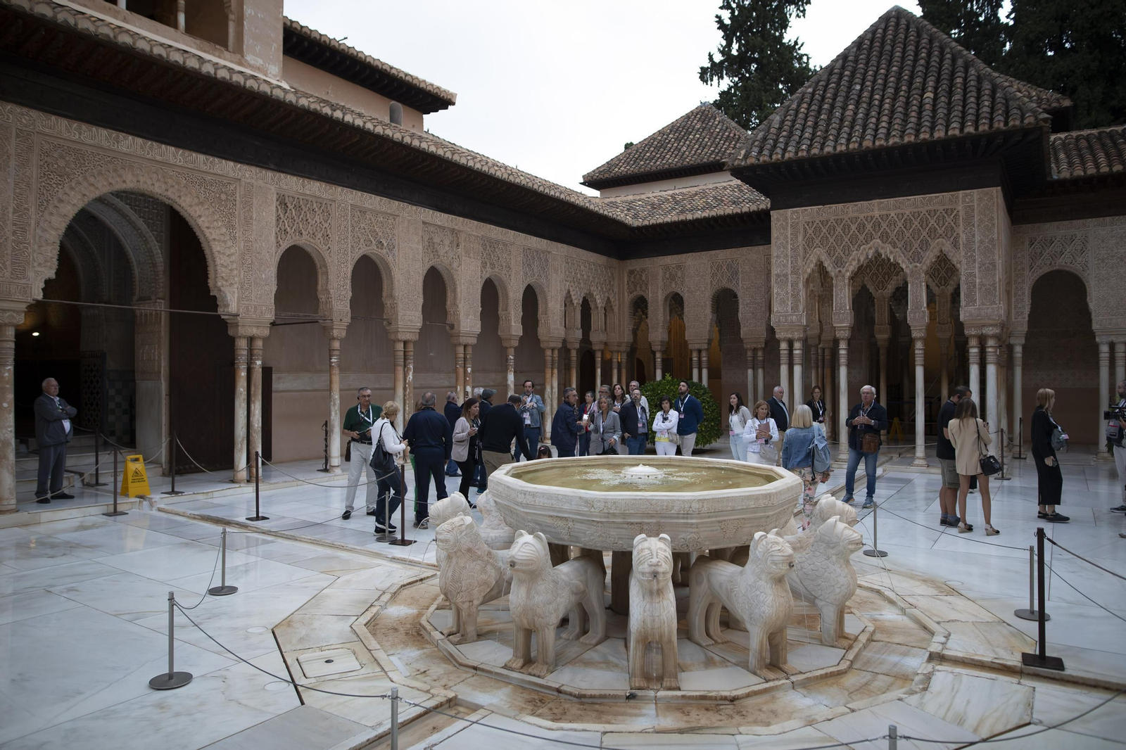 Así es visitar La Alhambra durante el amanecer