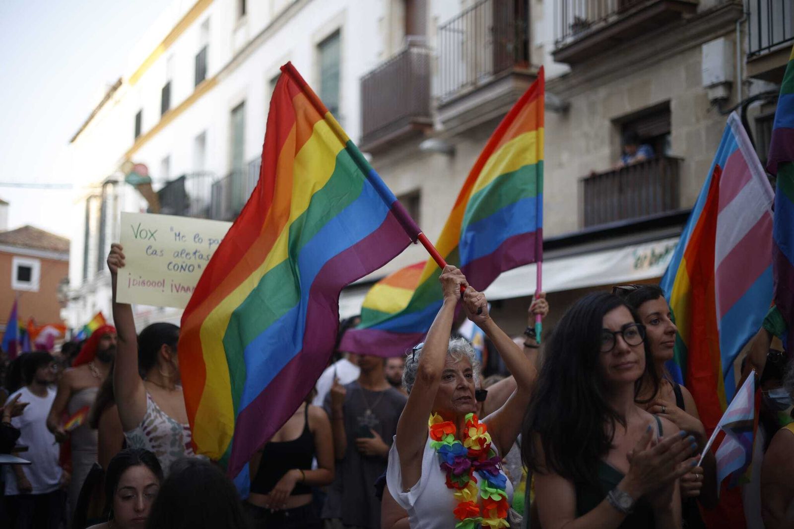 Las imágenes de la marcha reivindicativa del Día del Orgullo LGTBI en El Puerto