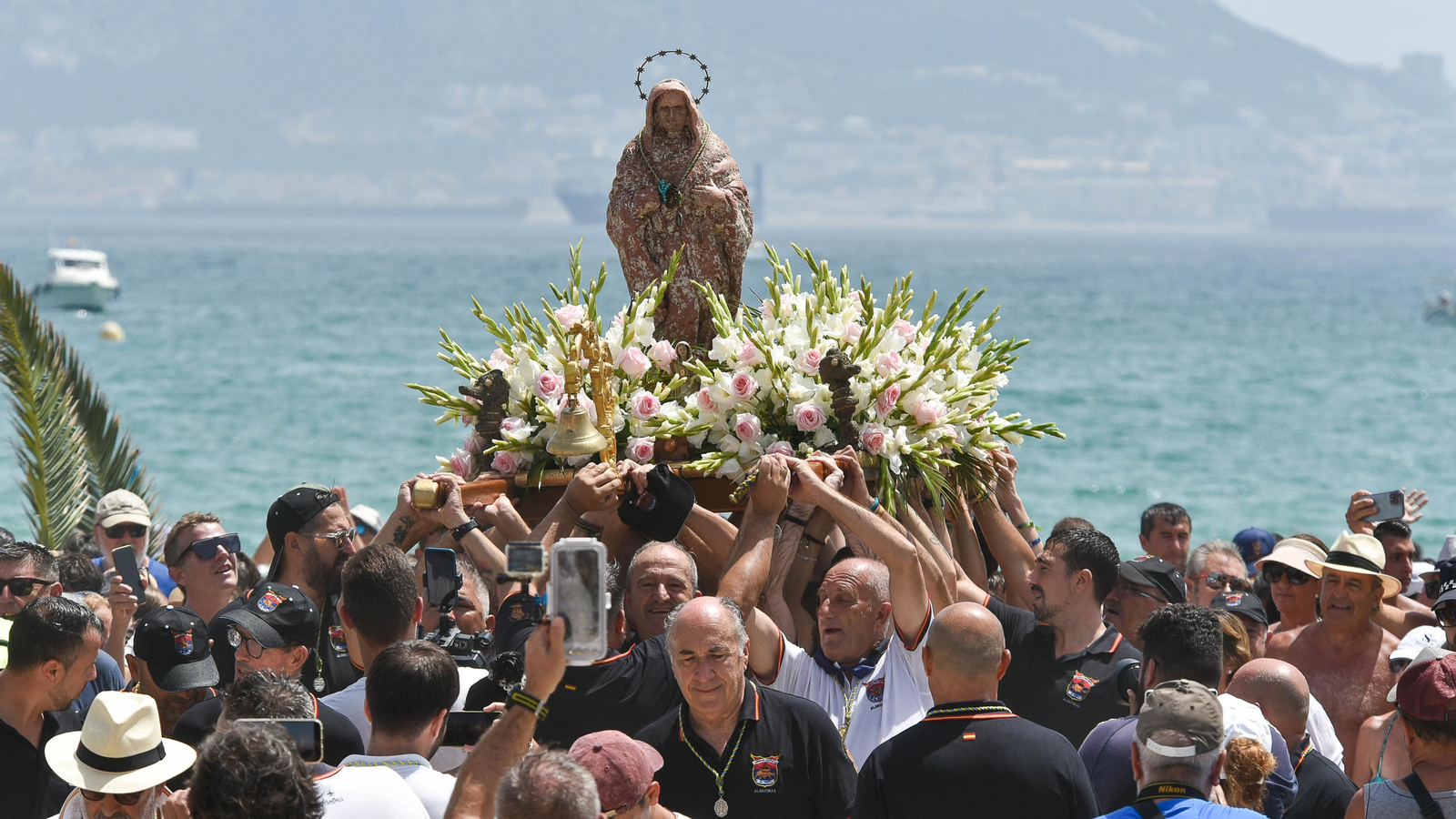 La romería marítima de la Virgen de la Palma en El Rinconcillo, en imágenes