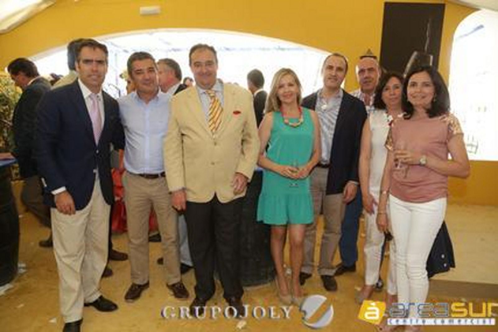 El director de Diario de Cádiz, Rafael Navas, junto a Manuel Rodríguez, director general del Banco Sabadell, Tomás Valiente, Alicia García, Antonio Rodríguez, de la Caja Rural del Sur, Javier Alaminos, Juani Richarte y Patricia Garzón.

Foto: Vanesa Lobo