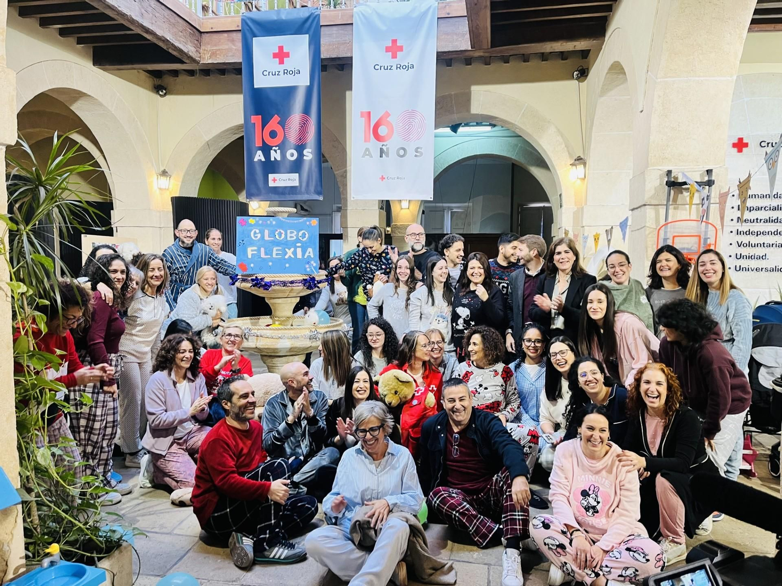 Lectura del manifiesto por el Día de la Infancia en la sede de Cruz Roja Almería