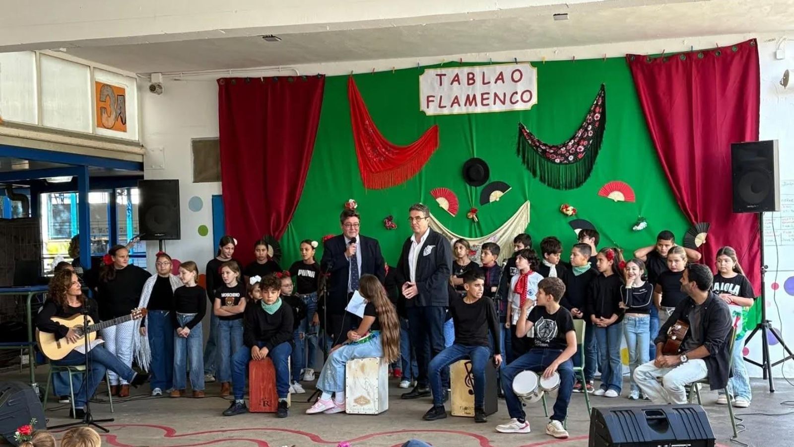 José Ángel Aparicio y el director del centro, Alejandro Fernández.