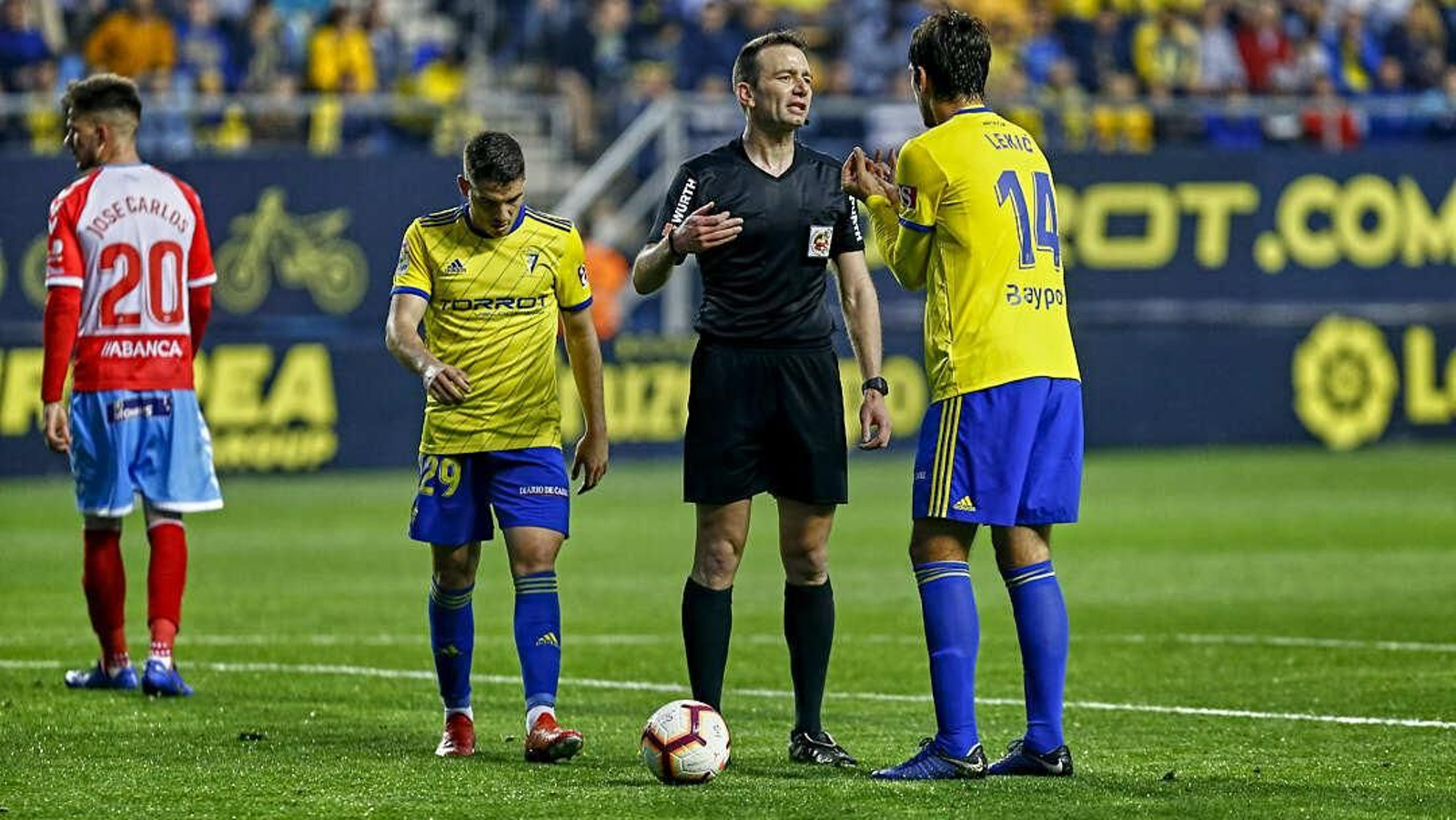 Imágenes del partido de fútbol Cádiz CF - CD Lugo