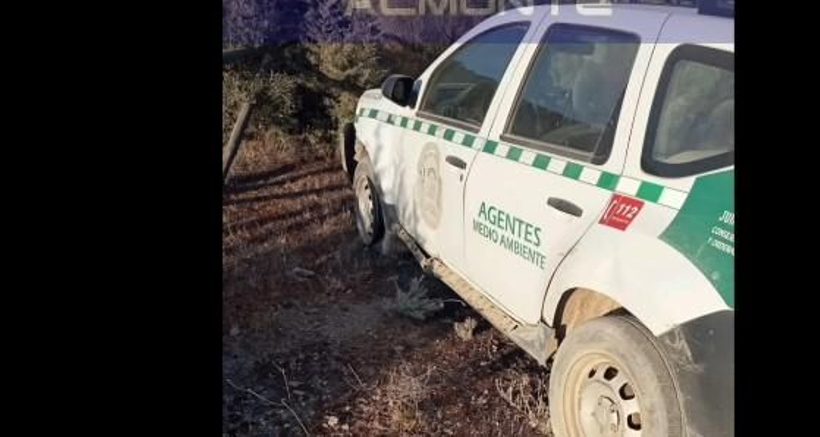 Vehículo de Medio Ambiente siniestrado tras el robo.