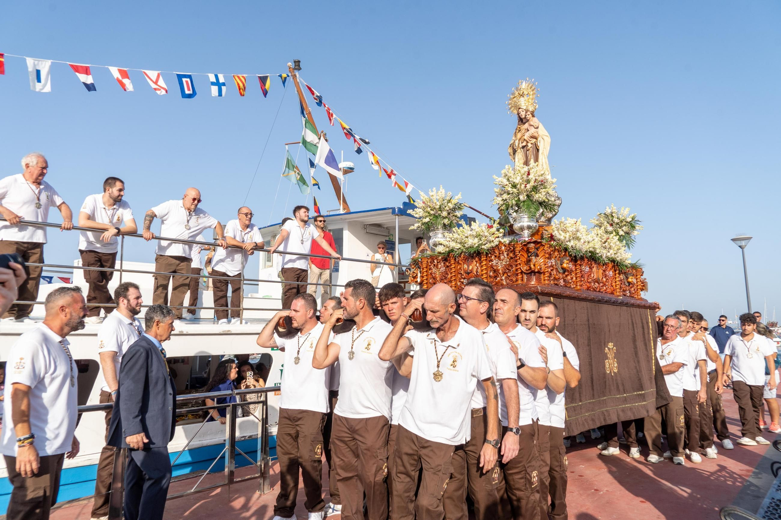 Imágenes de la Solemne Procesión marítima de la Virgen del Carmen en Punta Umbría