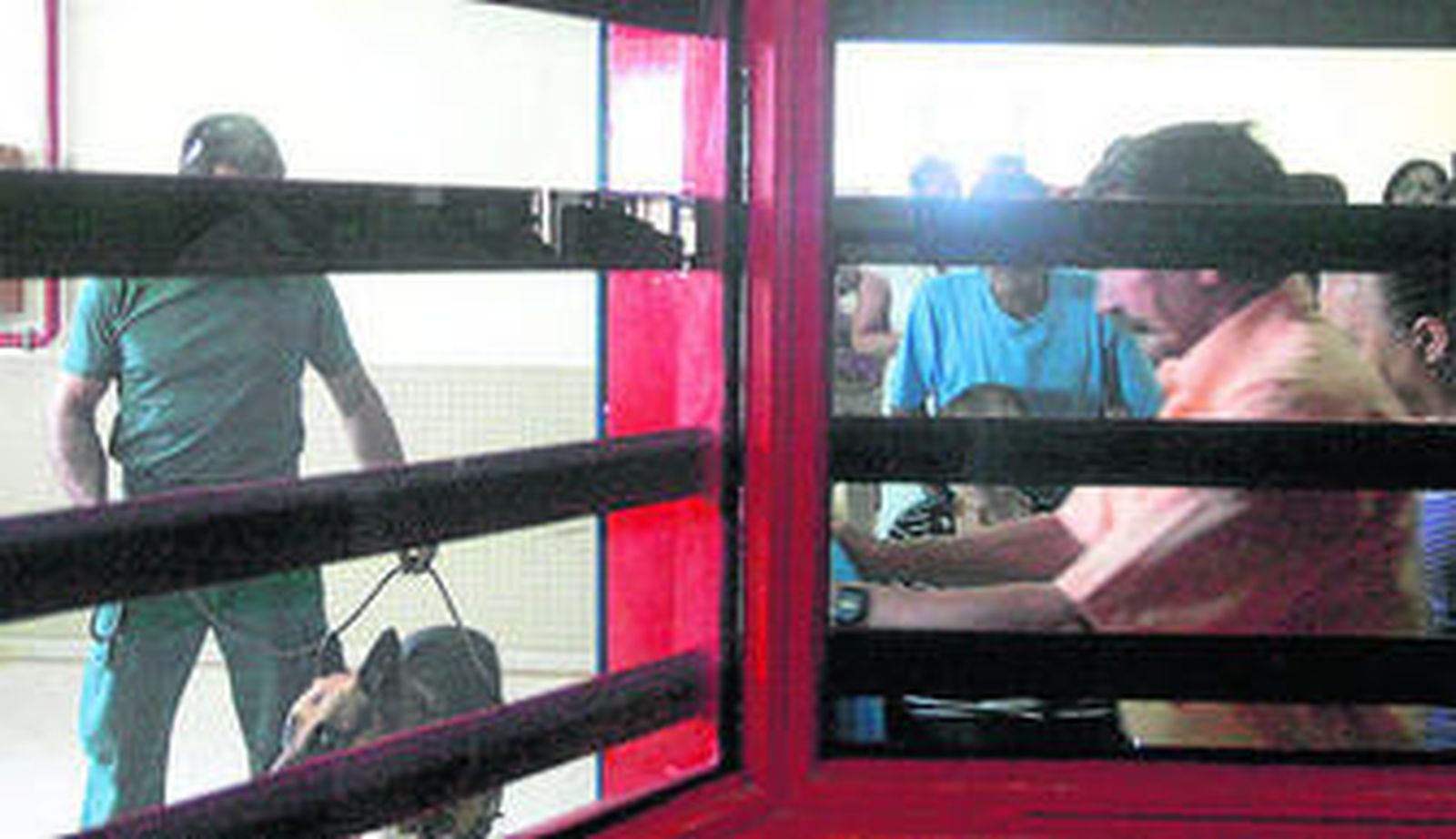 Control de acceso de la algecireña cárcel de Botafuegos.