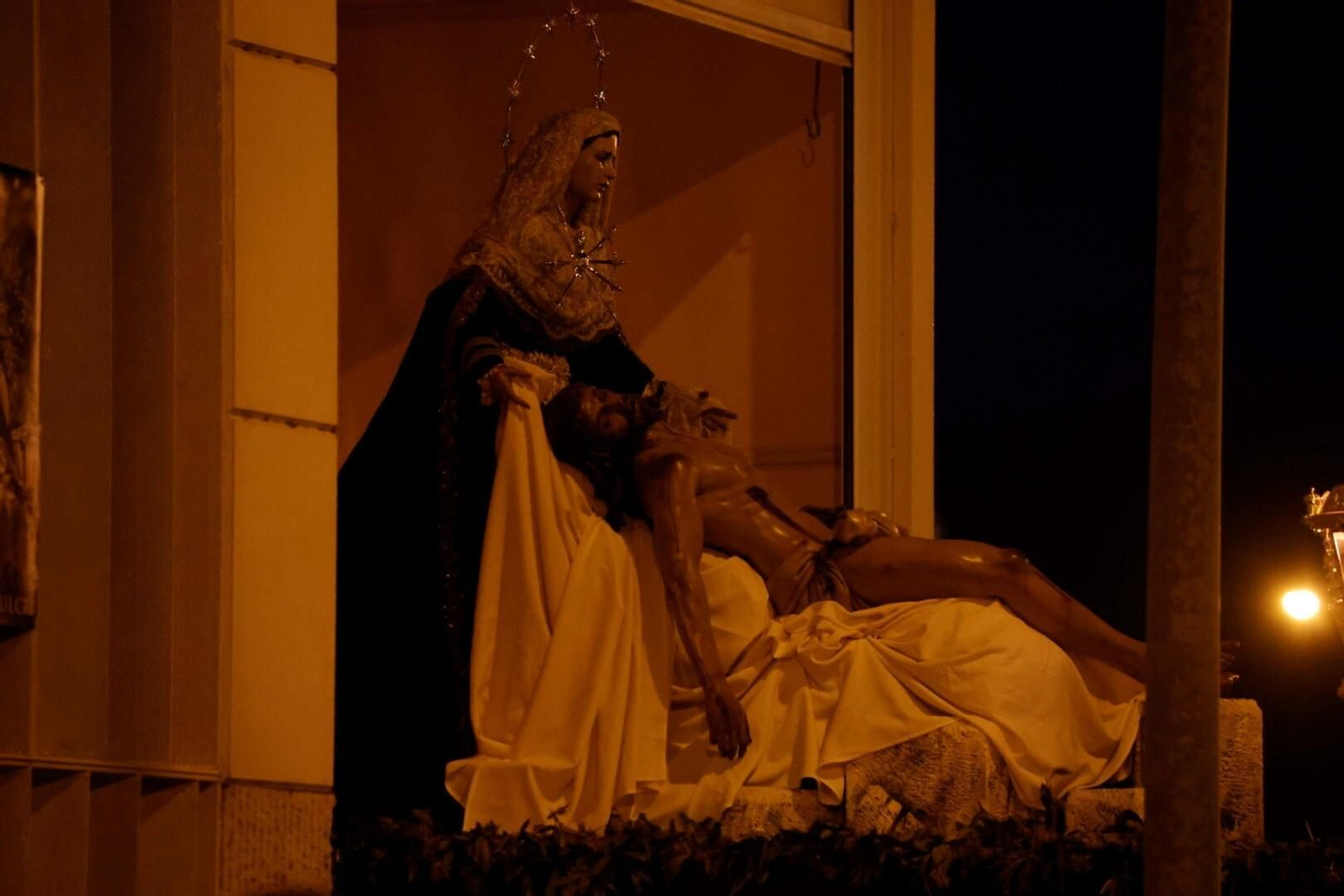 La procesión del Traslado al Sepulcro de Córdoba en este Sábado de Pasión, en imágenes