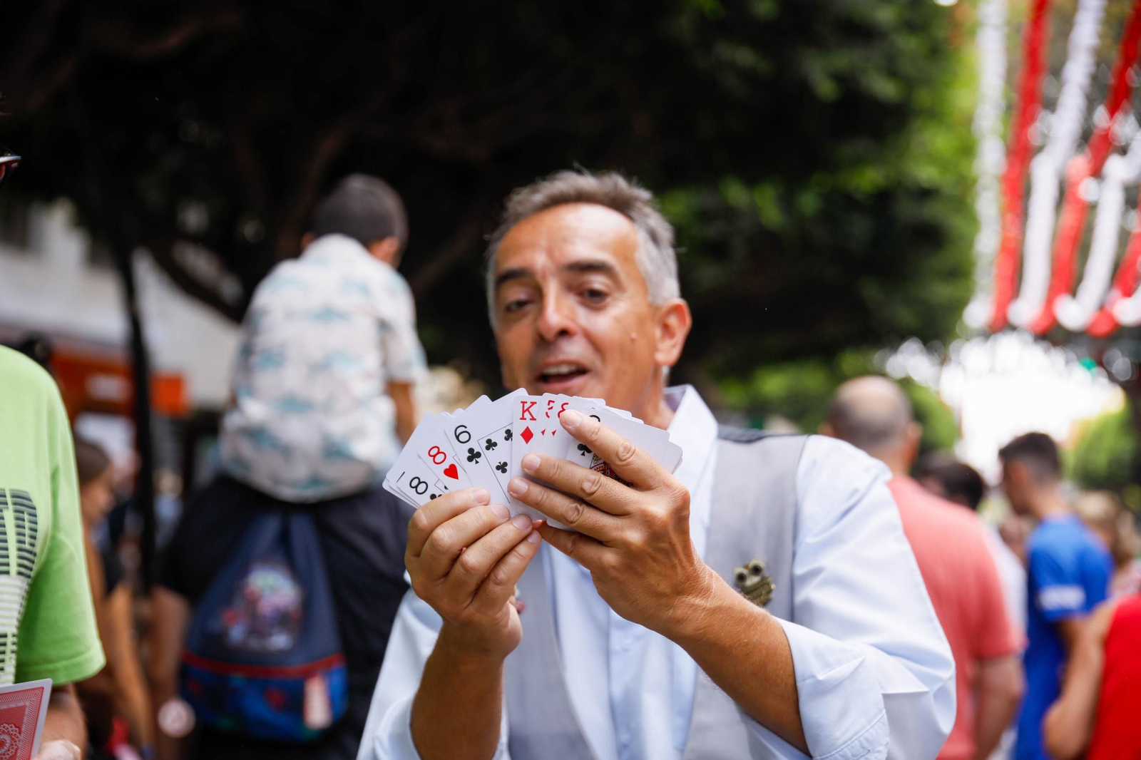 Las mejores imágenes del espectáculo 'Magia en la Calle' en el Paseo de Almería
