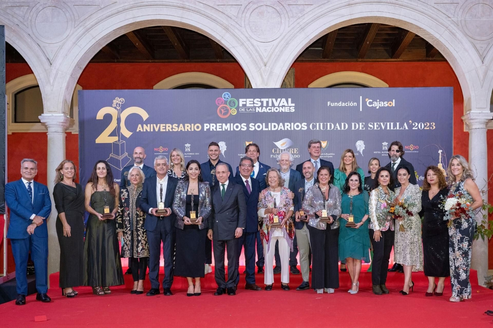 Solidaridad y respeto, 20 años de Premios Solidarios Festival de las Naciones en Sevilla