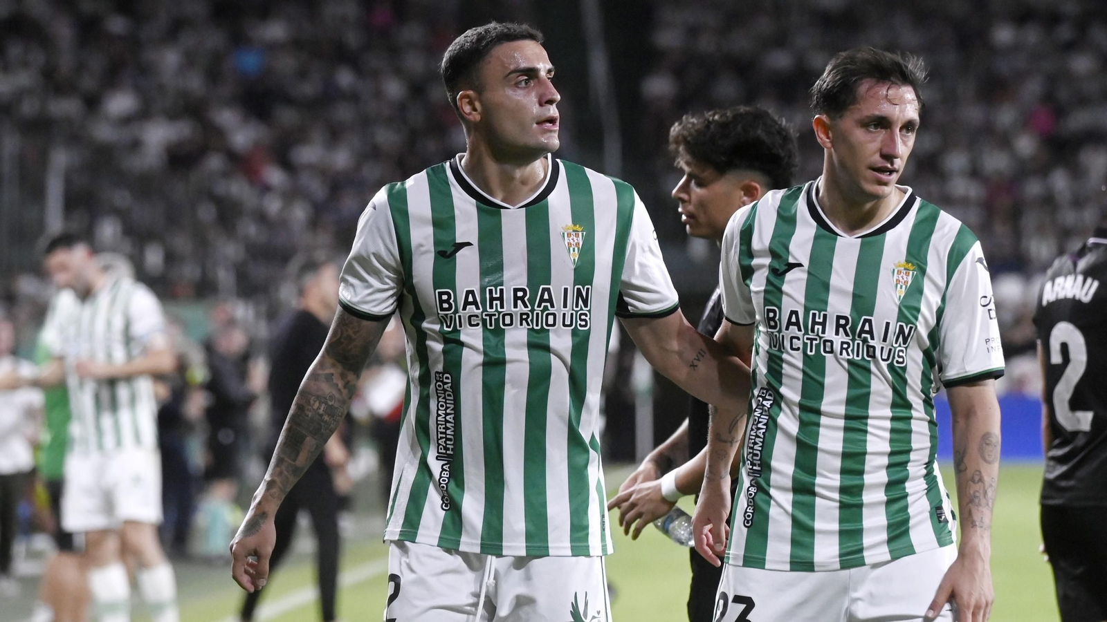 Carlos Isaac, junto a Carracedo, en un momento del Córdoba CF - Almería.