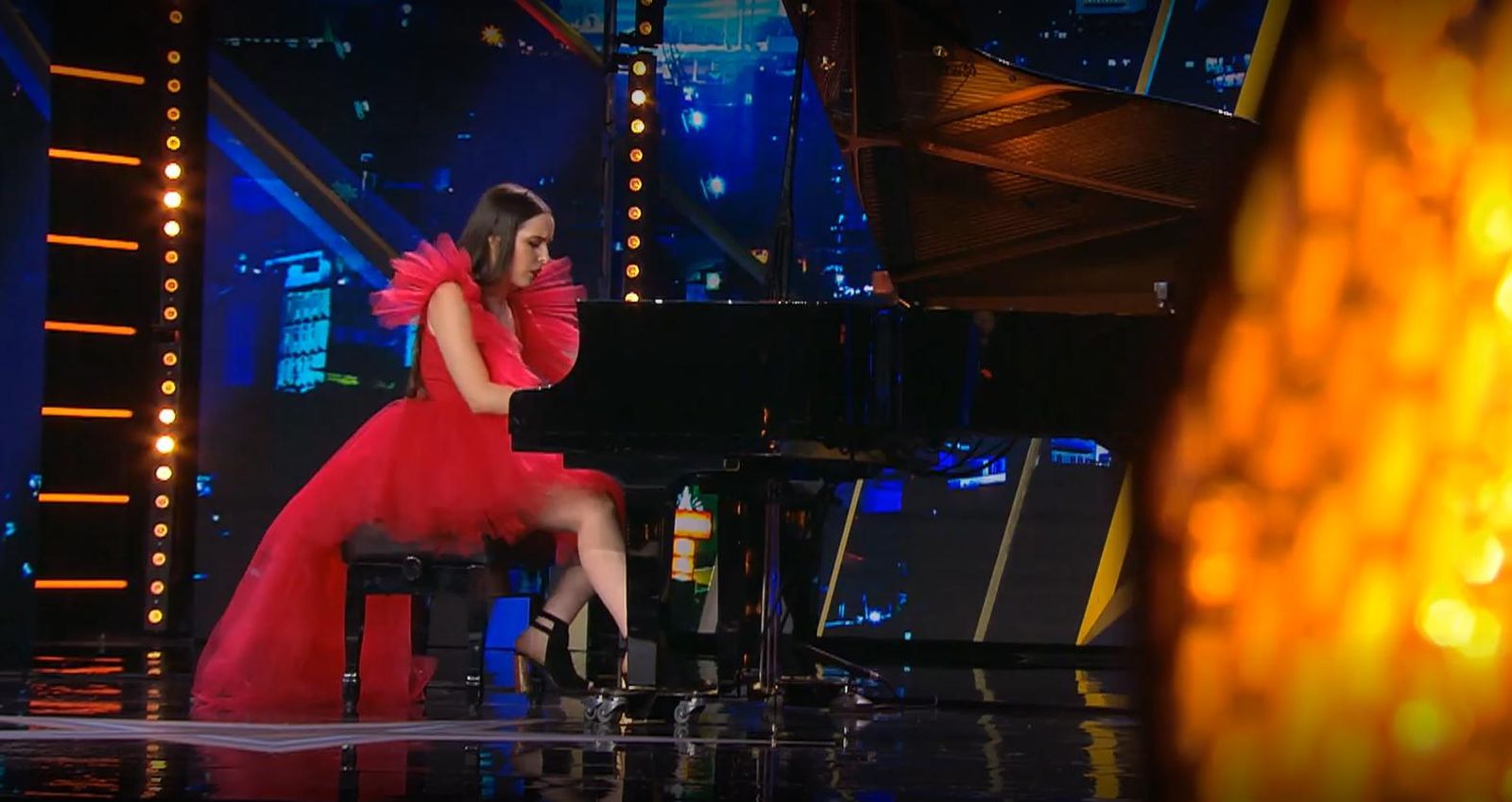 Pasión, fuerza y sentimiento: la emotiva actuación de rock andaluz con un piano de cola de una motrileña en Got Talent
