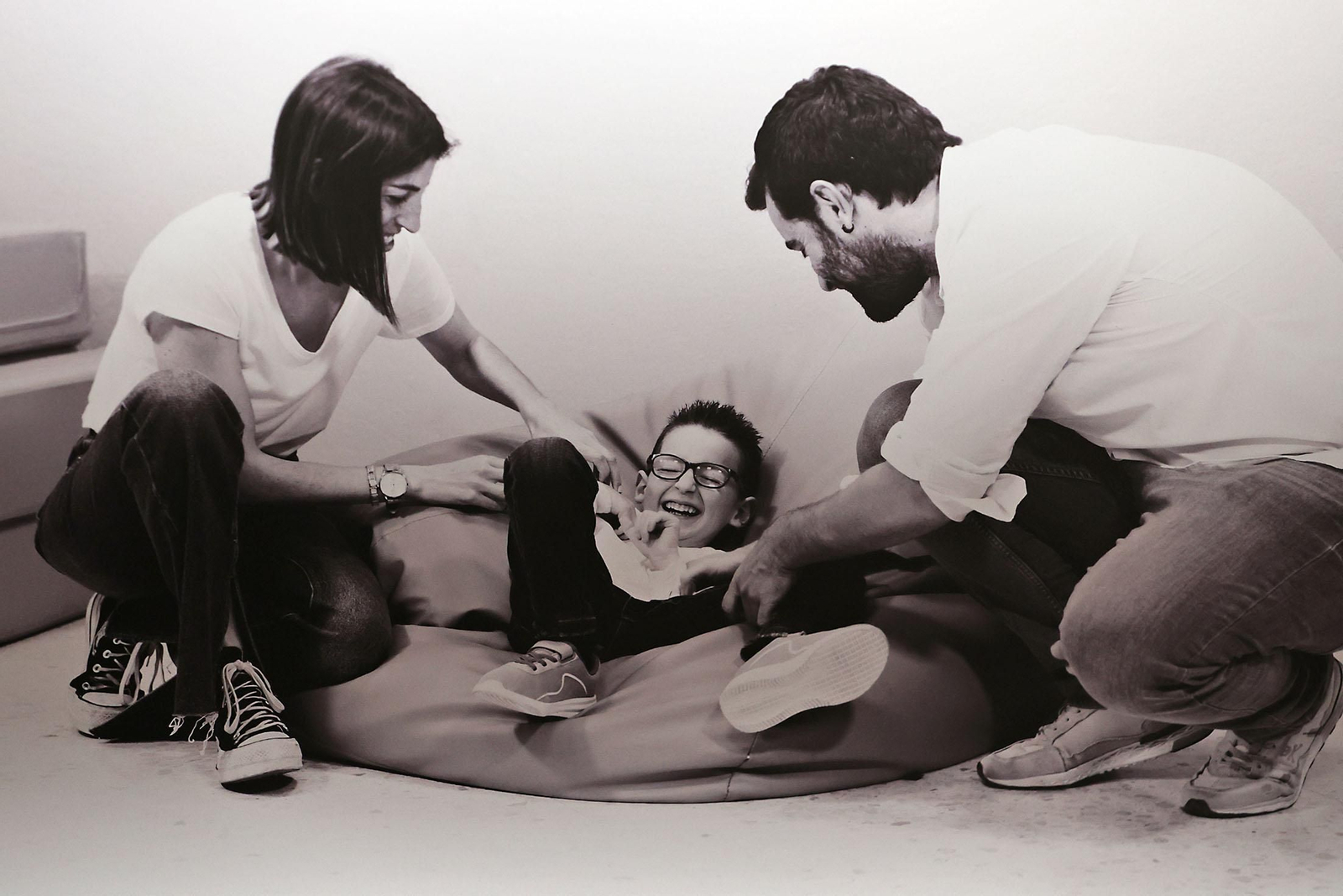 Inauguración de la exposición '25 Años, Infinitas historias auténticas' de Autismo Huelva Ánsares