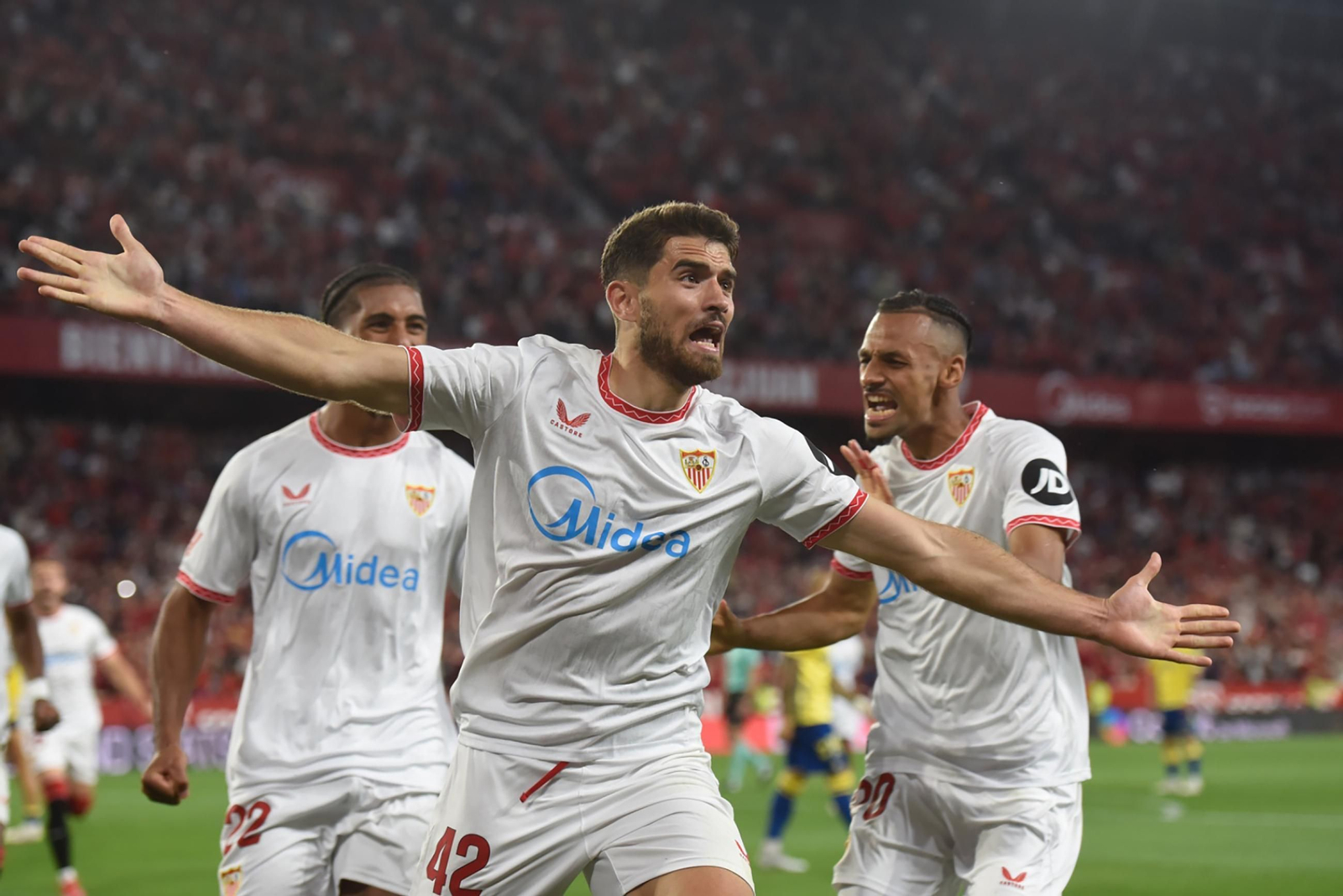Álvaro García Pascual celebra su gol.