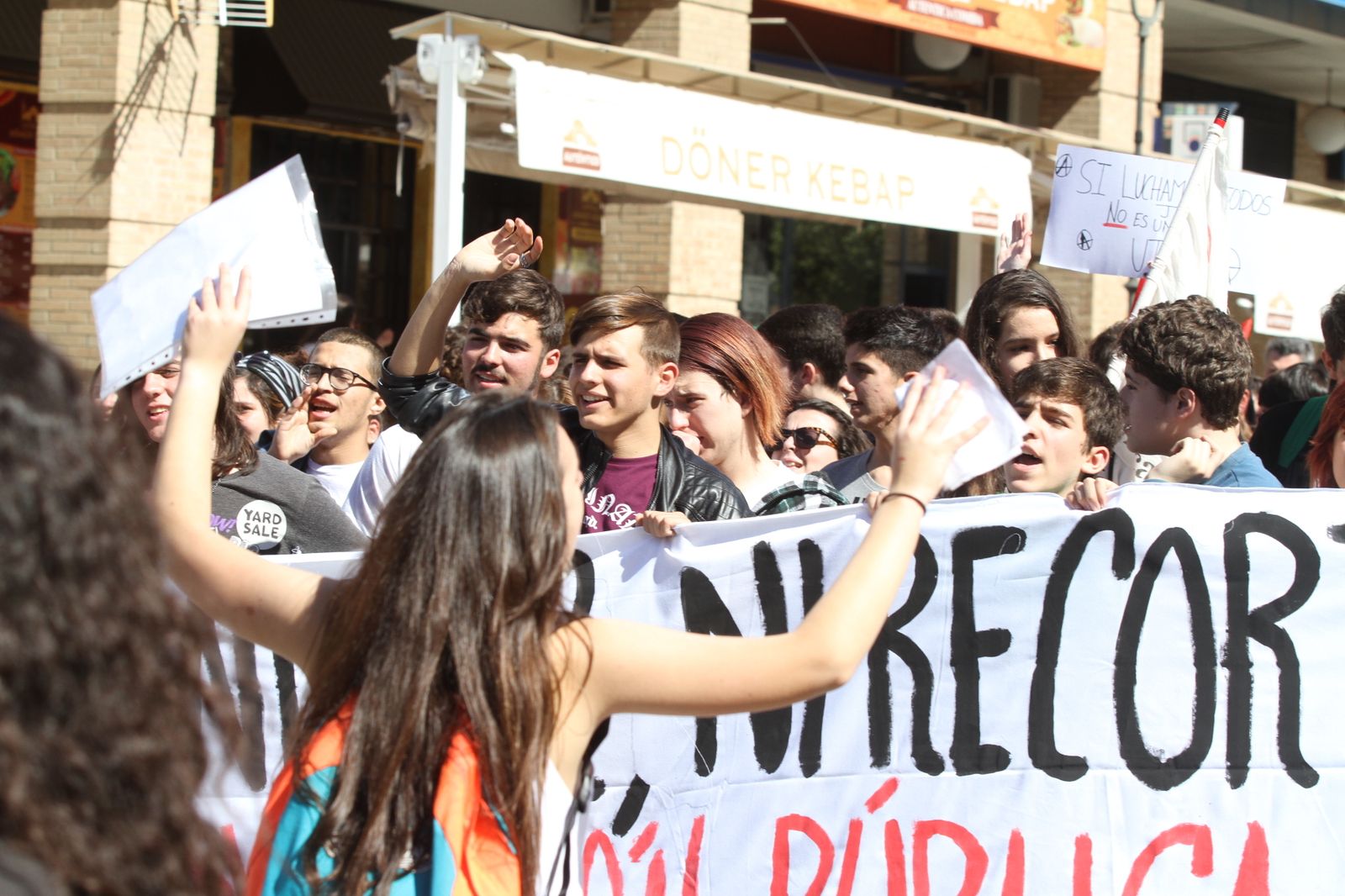 Imágenes  de la manifestación contra la Lomce en Huelva