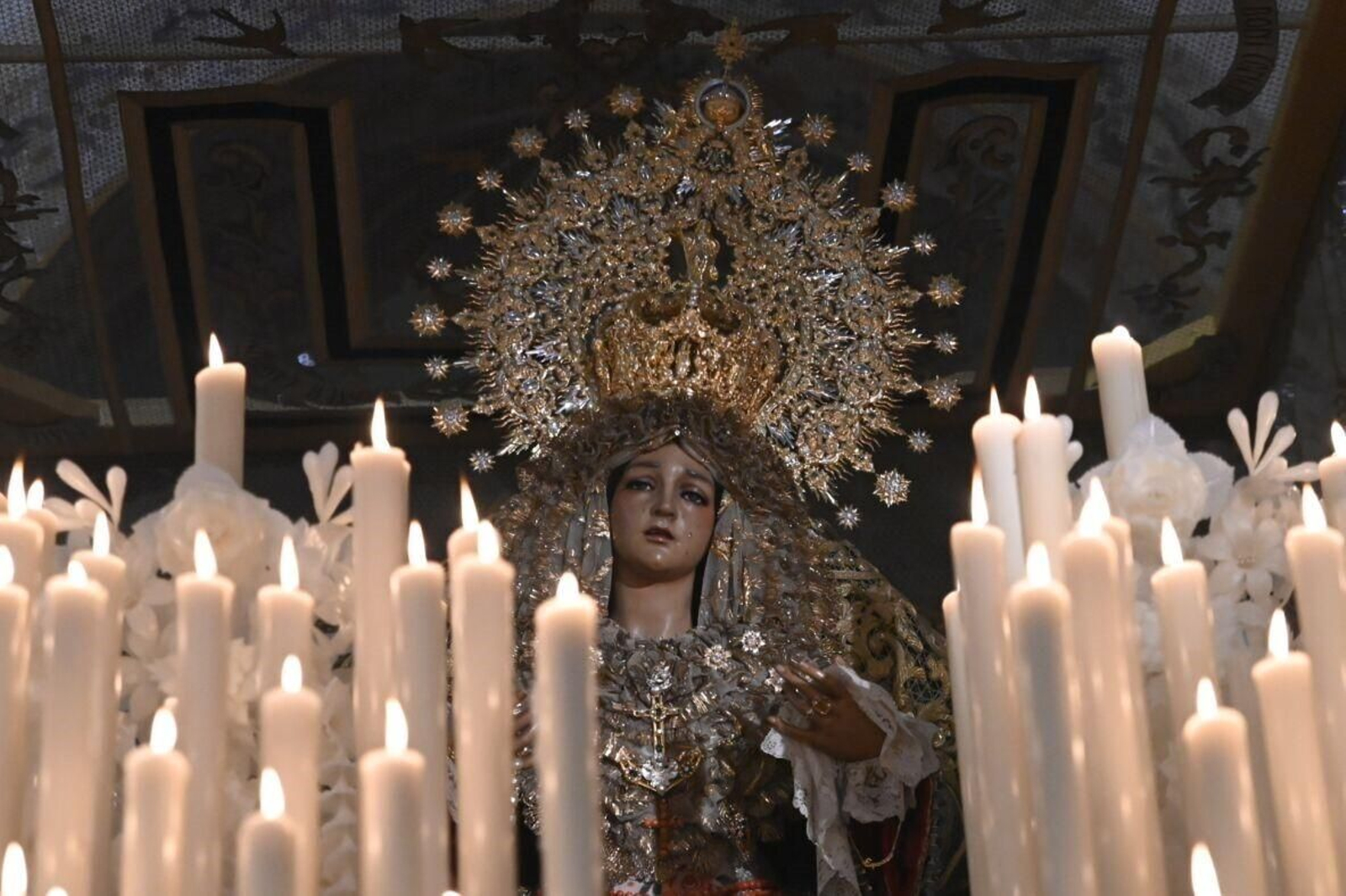 Lágrimas por la suspensión de la procesión de la Esperanza en este Domingo de Ramos, en imágenes
