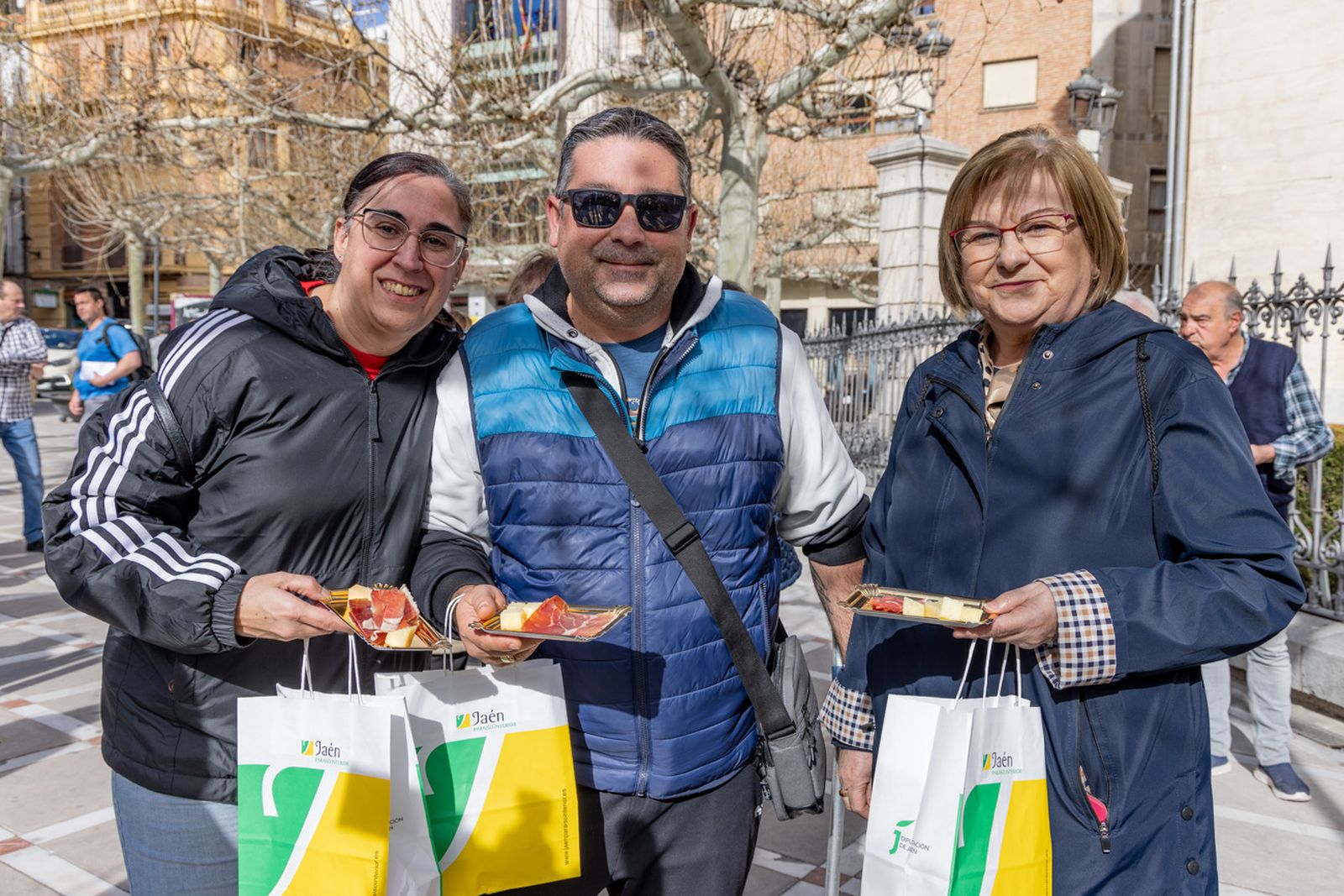 Izado de la Bandera de Andalucía y en un desayuno molinero en Jaén