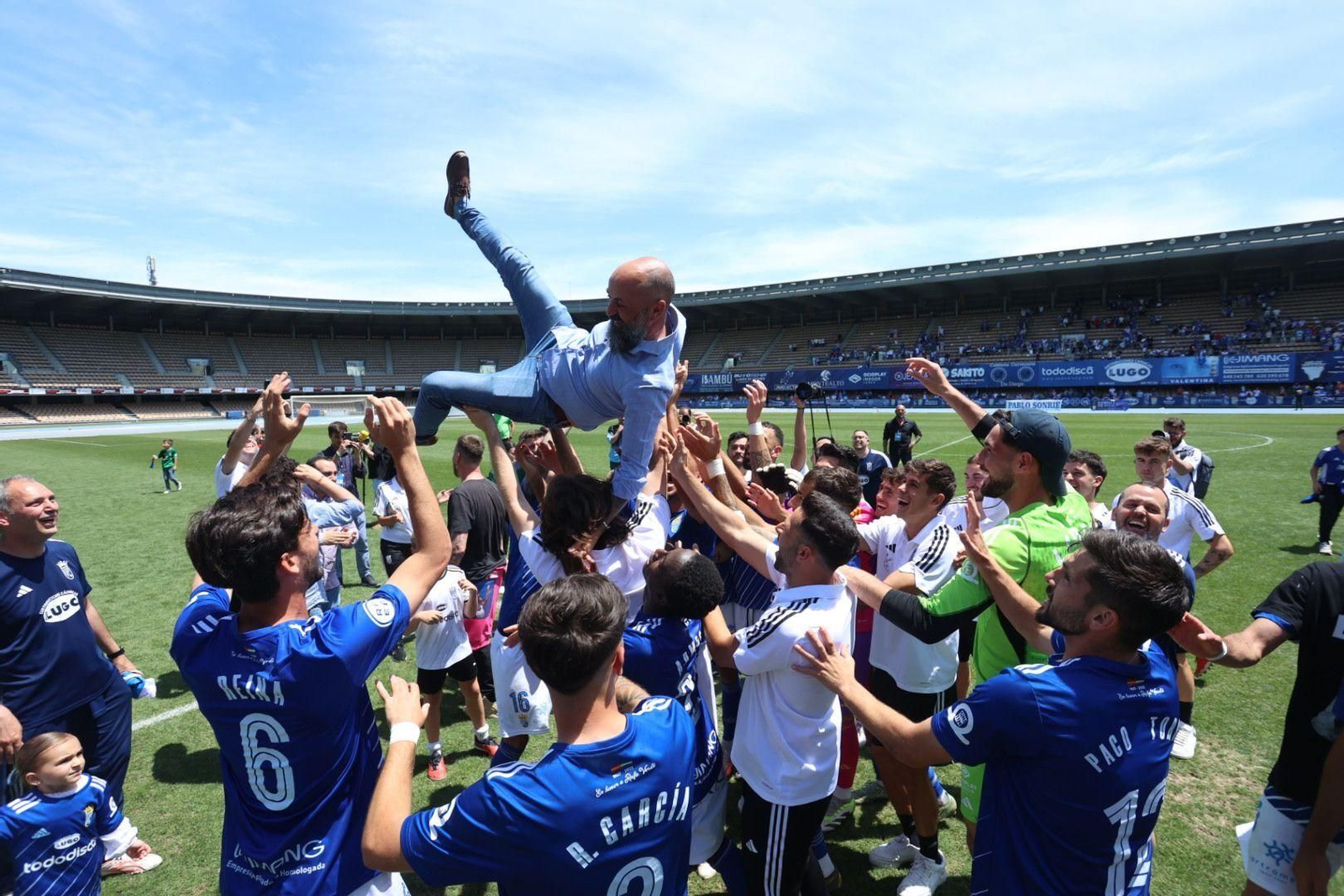 Imágenes de la celebración del Xerez CD del ascenso virtual a Segunda RFEF Imágenes de la celebración del Xerez CD del ascenso virtual a Segunda RFEF