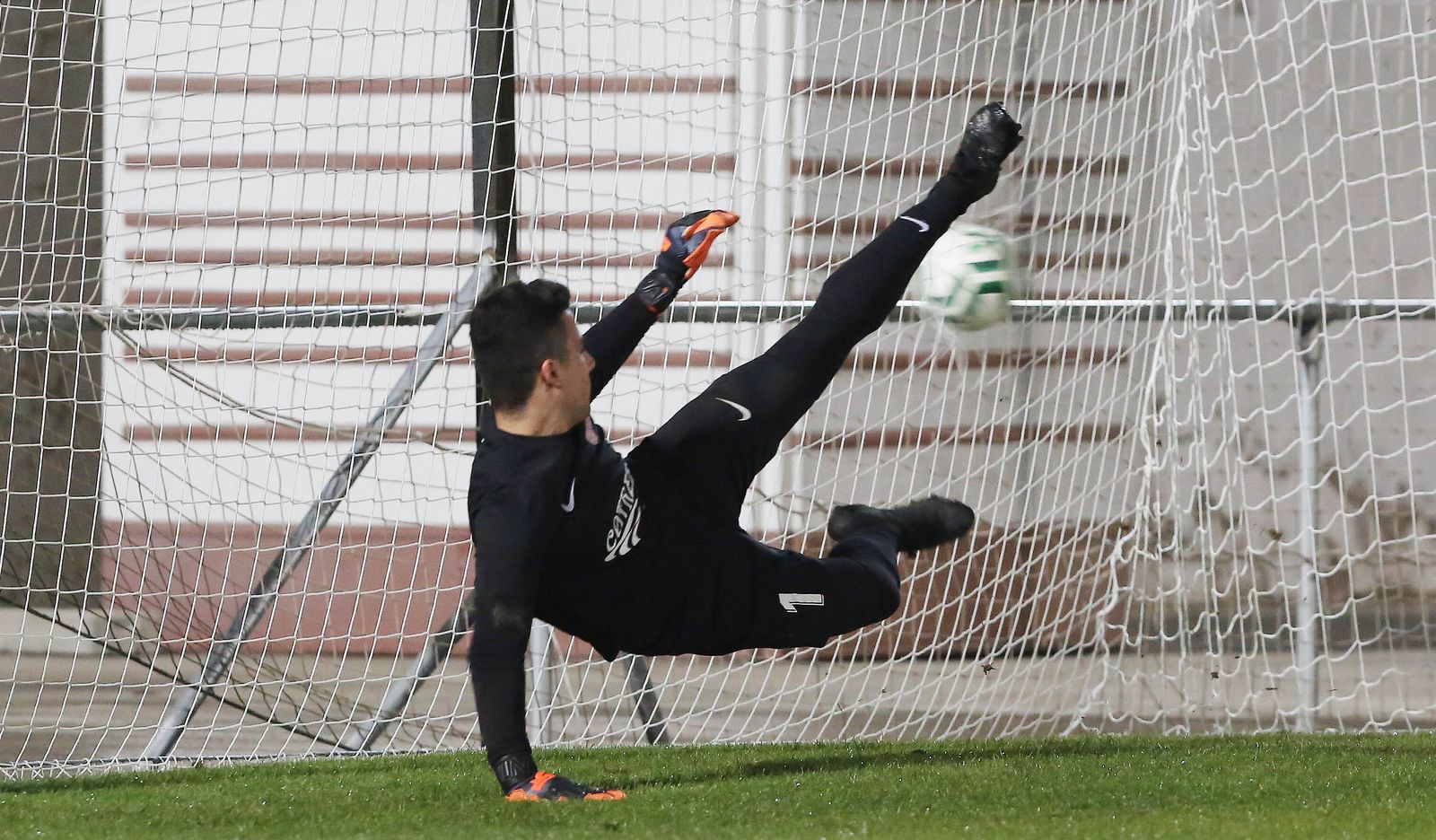 Imágenes del partido en La Juventud entre el Jerez Industrial y el Trebujena