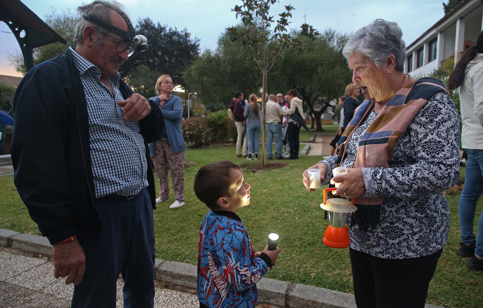 Fotos de la manifestación contra los cortes de luz en Castellar
