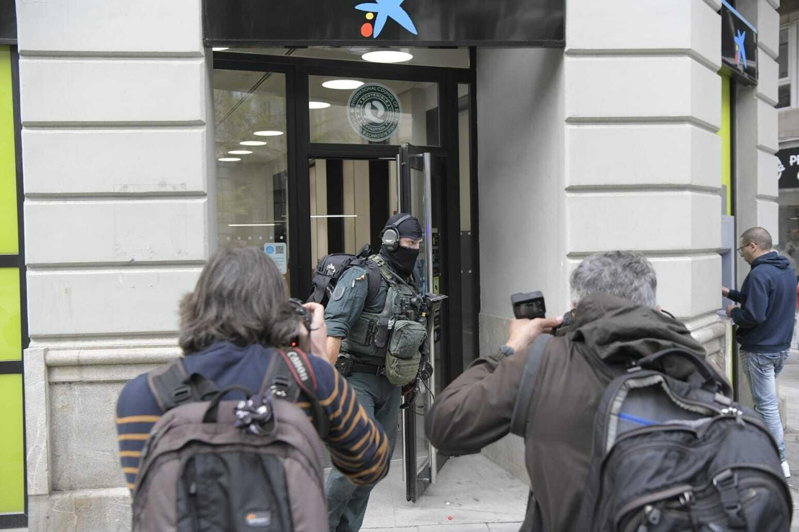 Fotos: así está siendo la operación antidroga de Granada que ha llegado a la Gran Vía con uno de los detenidos