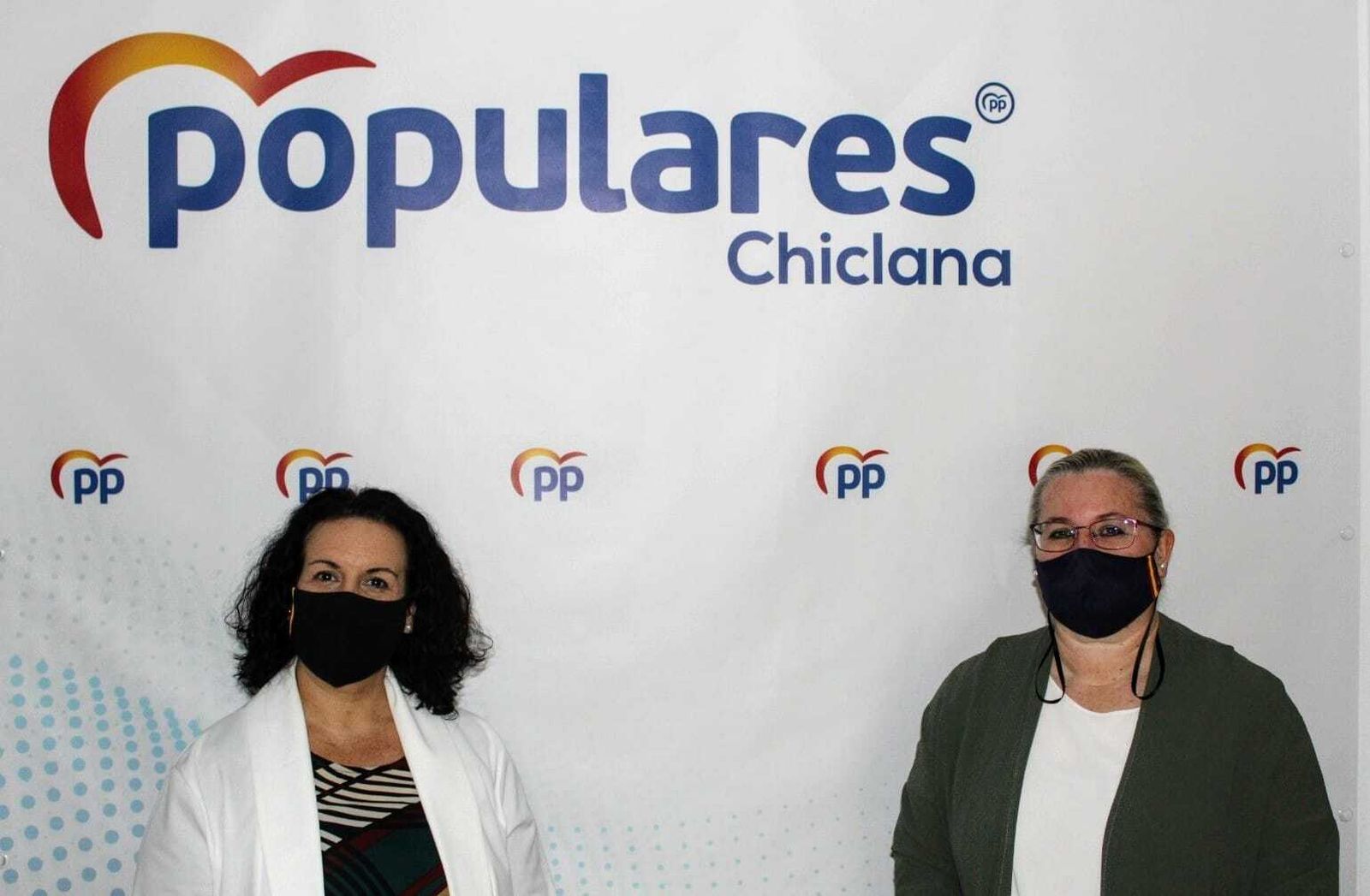 Ascensión Hita y Carmen Baena, concejalas del PP en Chiclana.